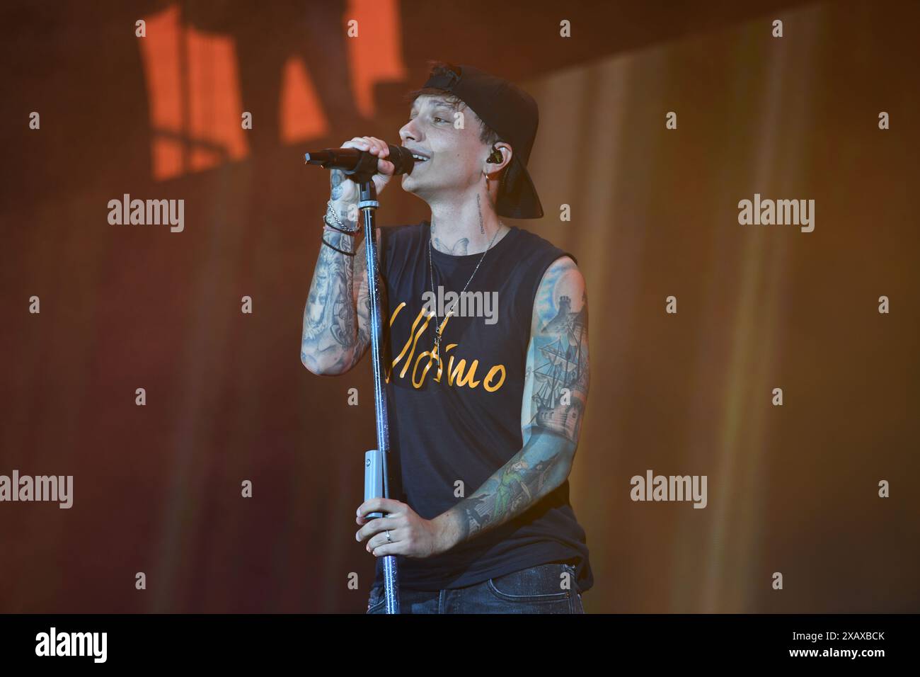 Juni 2024, Neapel, Italien, Italien: Ultimo, Pseudonym von NiccolÃ² Moriconi tritt live im Stadio Diego Armando Maradona in Neapel auf, Italien, für seine Tour STADI 2024. (Kreditbild: © Mariano Montella/Pacific Press via ZUMA Press Wire) NUR REDAKTIONELLE VERWENDUNG! Nicht für kommerzielle ZWECKE! Stockfoto