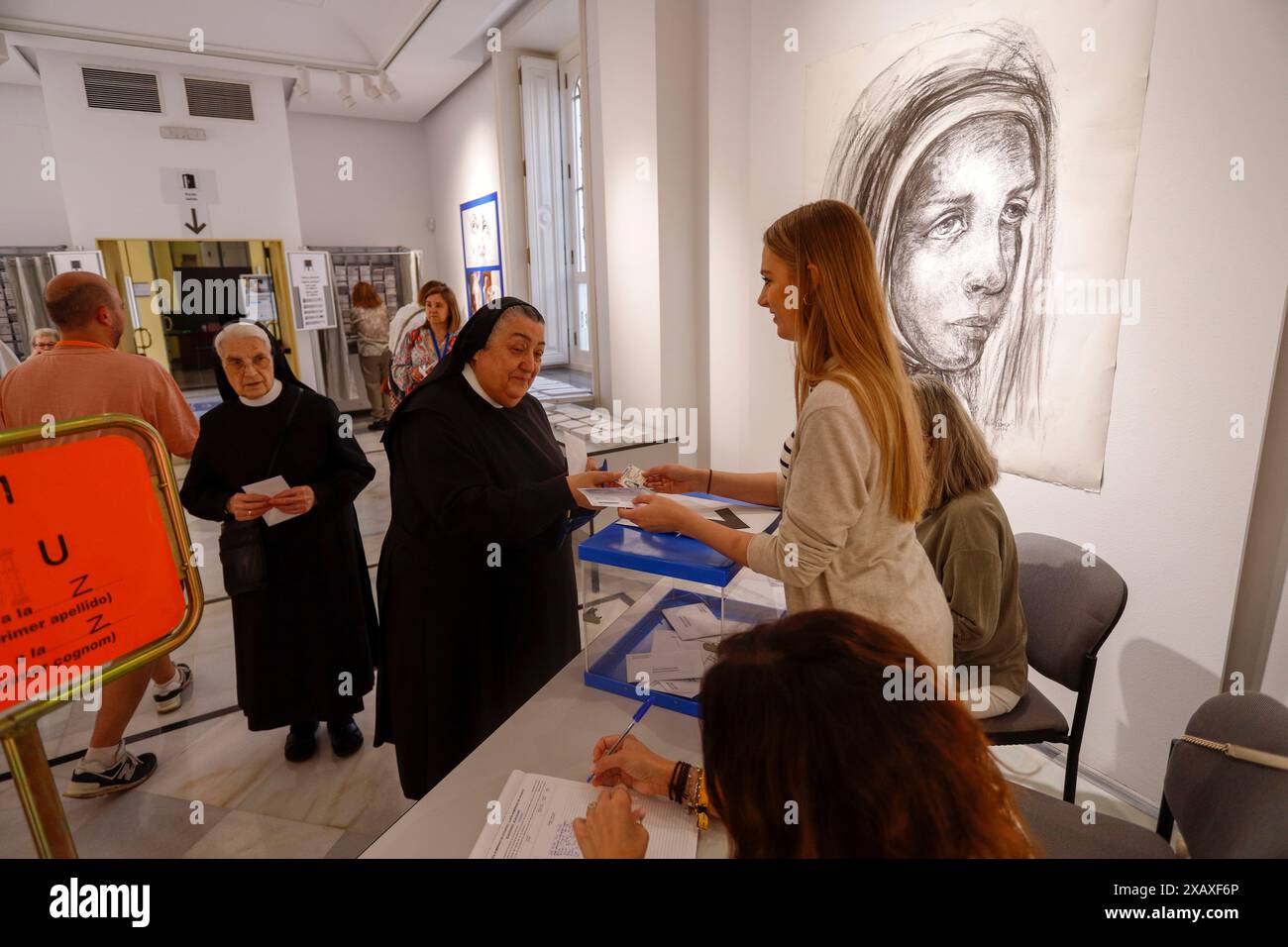 Valencia, Spanien, 9. juni 2024. Zwei Nonnen wählen in ihrem Wahllokal in Valencia während der Wahlen zum Europäischen Parlament. Quelle: Eduardo Stockfoto
