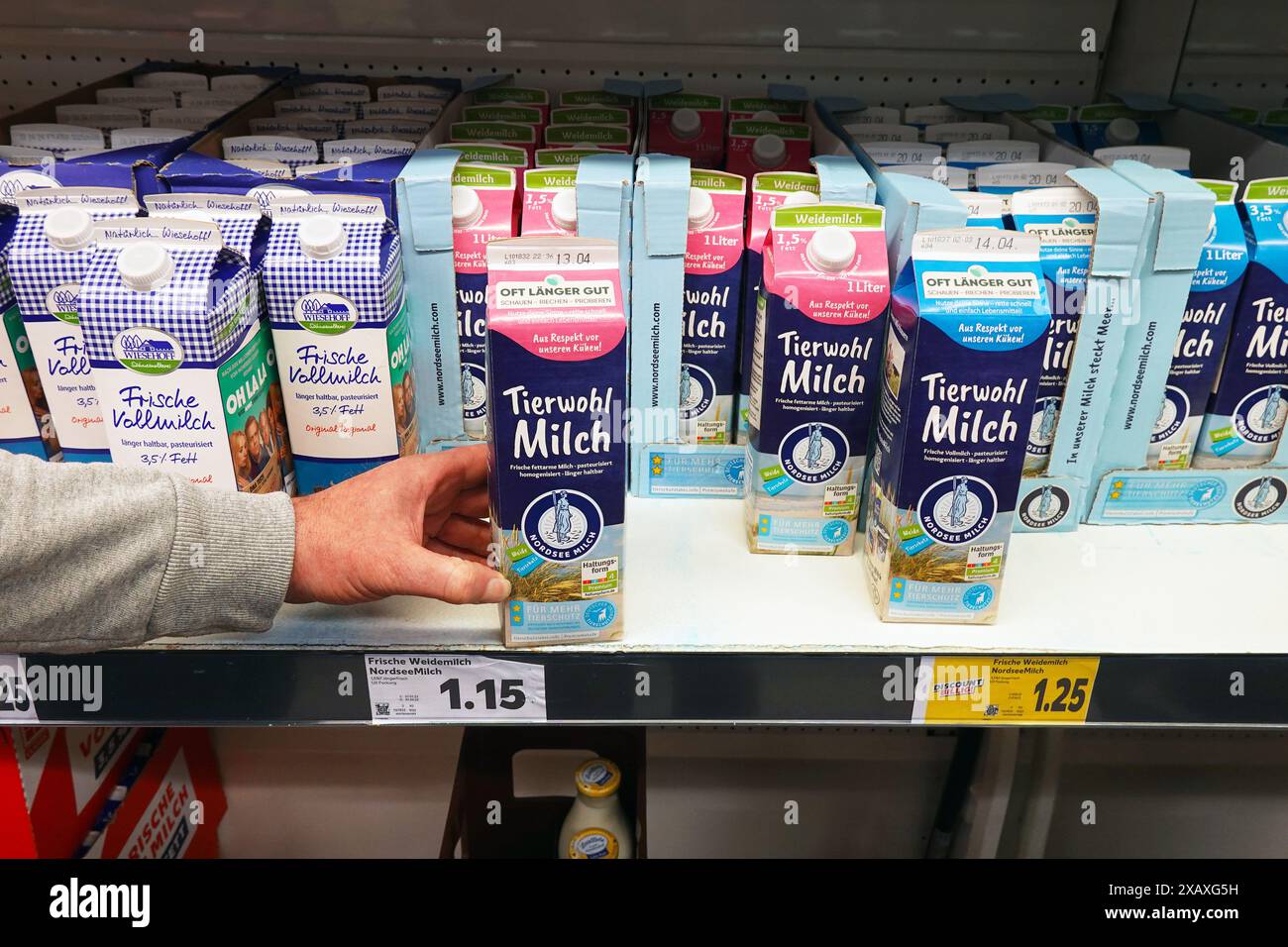 Frische Tierschutzmilch im Supermarkt Stockfoto