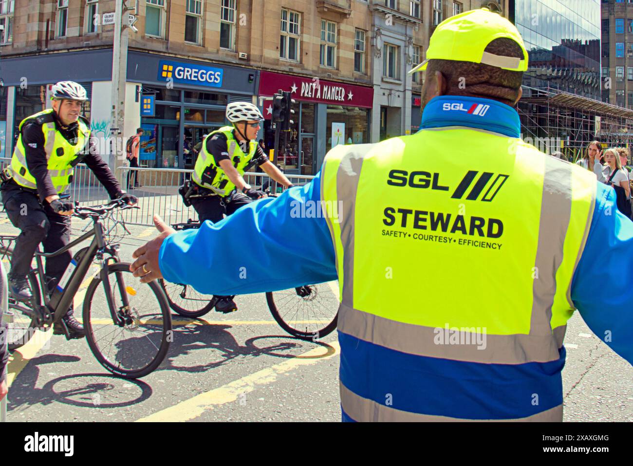 Glasgow, Schottland, Großbritannien. 9. Juni 2024: Die Straßen der Stadt wurden für den Freeridesonntag gesperrt. Inaugral Ford Freeride sah BMX Display und Radfahren für Kinder auf george Square Ford RideGlasgow FreeCycle for Family and Kids mit Clan Cycling. Credit Gerard Ferry /Alamy Live News Stockfoto