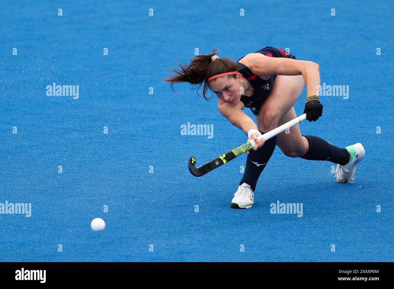 Die britische Amy Costello gibt den Ball während des Spiels der FIH Hockey Pro League im Lee Valley Hockey and Tennis Centre, London. Bilddatum: Sonntag, 9. Juni 2024. Stockfoto