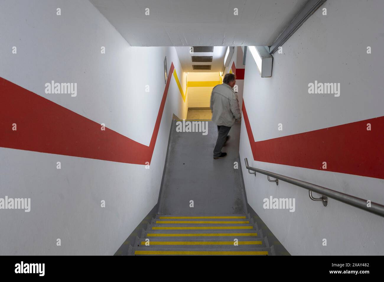 Treppe in einer Tiefgarage, Schwabach, Mittelfranken, Bayern, Deutschland Stockfoto