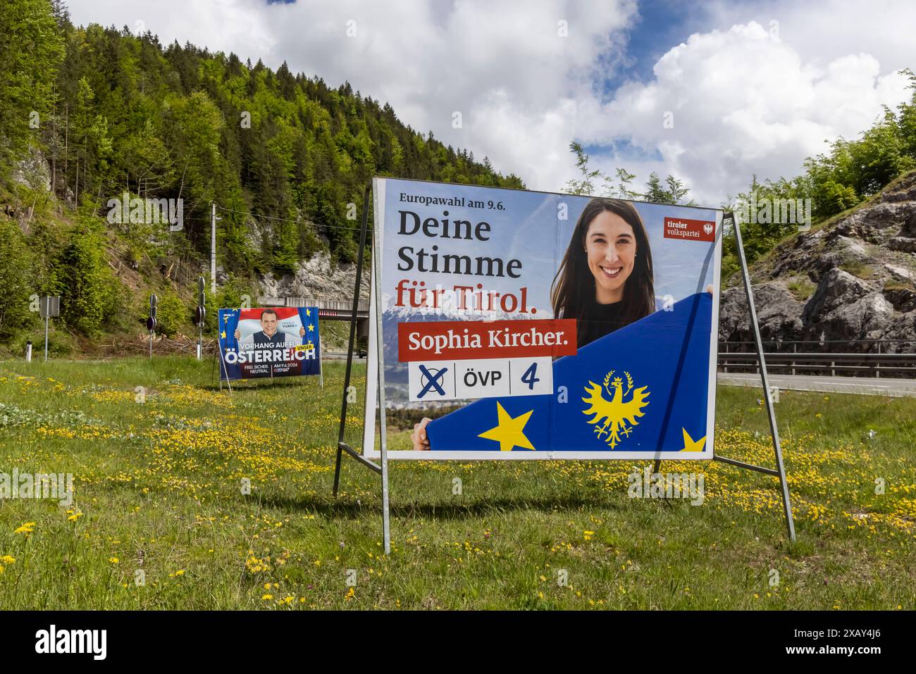 Europawahl in Österreich. Wahlplakate der Partei ÖVP und FPÖ. // 25.05.2024: Nauders, Tirol, Österreich, Europa c Arnulf Hettrich / Fnoxx - Veroeffentlichung nur gegen Honorar, Urhebervermerk und Belegexemplar. Kontakt: Arnulf Hettrich, Bildagentur Fnoxx, Zeppelinstrasse 7, 70193 S t u t g a r t , D e u t s c h l a n d , Telefon 49 173 3189170 und 49 711 291260, hettrichfnoxx.de Bankverbindung: IBAN: DE86 6005 0101 0005 9259 84 - BIC: SOLADEST600 – Ust.ID-Nr. DE 812 057 385 beim Finanzamt Stuttgart 1 --- www.freelens.com/clearing. Jegliche Nutzung des Fotos nur gegen Honorar zzgl. Der gesetz Stockfoto