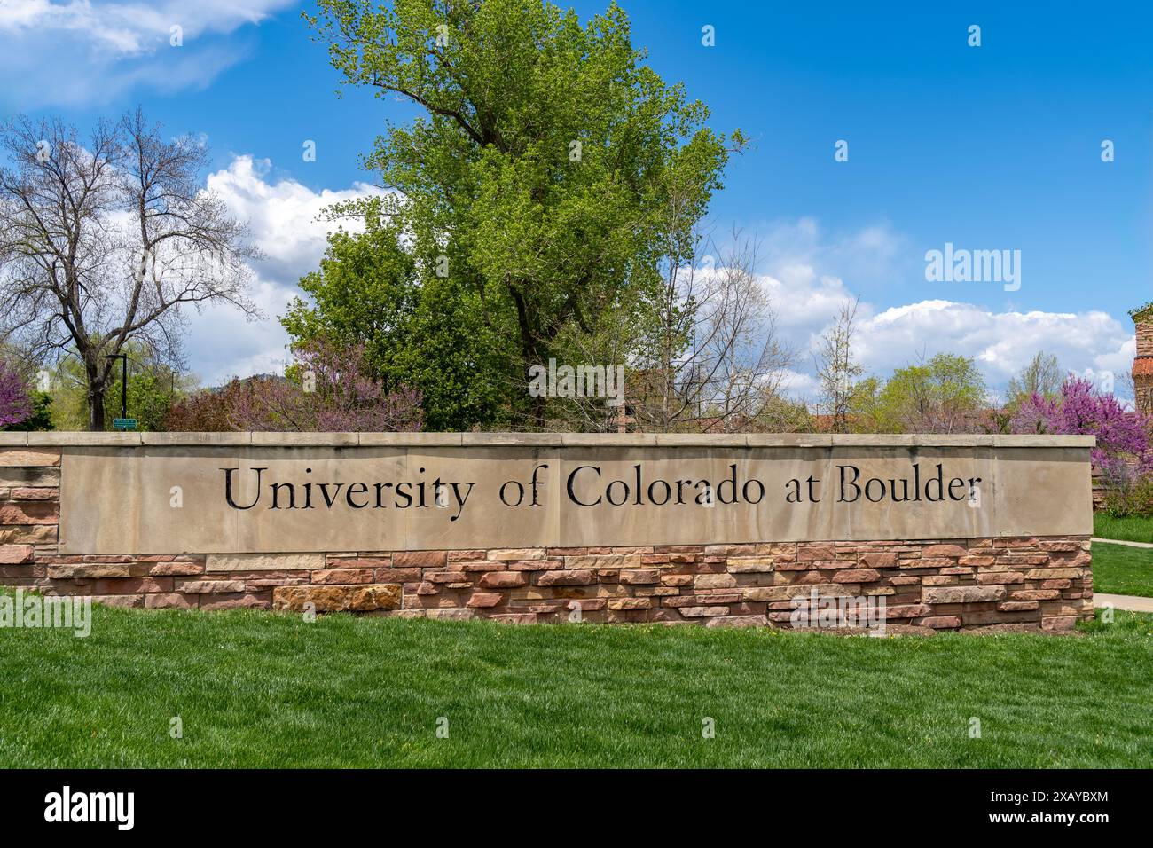 BOULDER, CO, USA - 12. MAI 2024: Eintritt zur University of Colorado in Boulder. Stockfoto