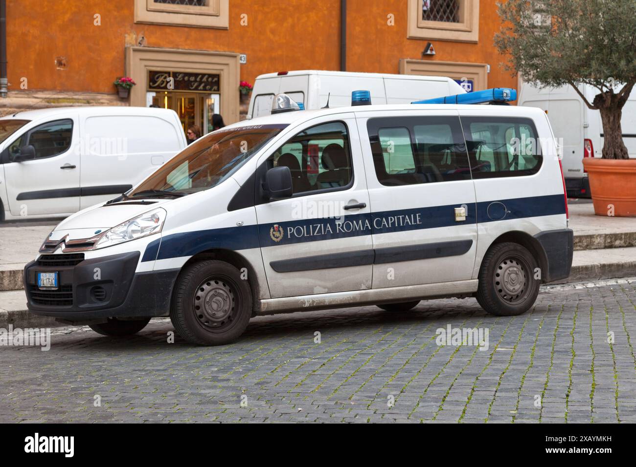 Roma, Italien - 17. März 2018: Ein Polizeiauto der Polizia Roma Capitale, parkt in einer Straße der Roma im Vatikan. Stockfoto