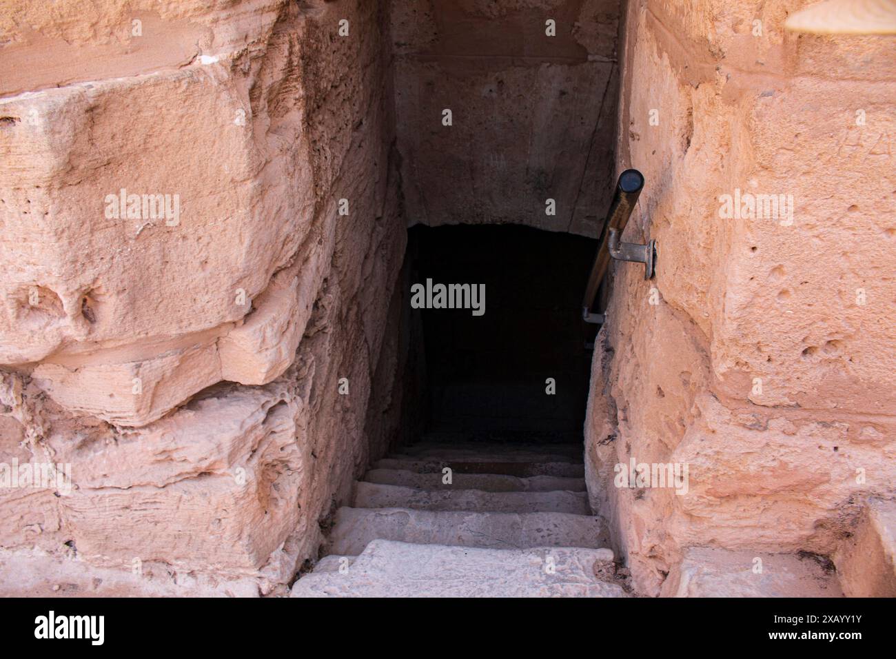 Tunnel in Steinmauer im Amphitheater in El Jem Stockfoto