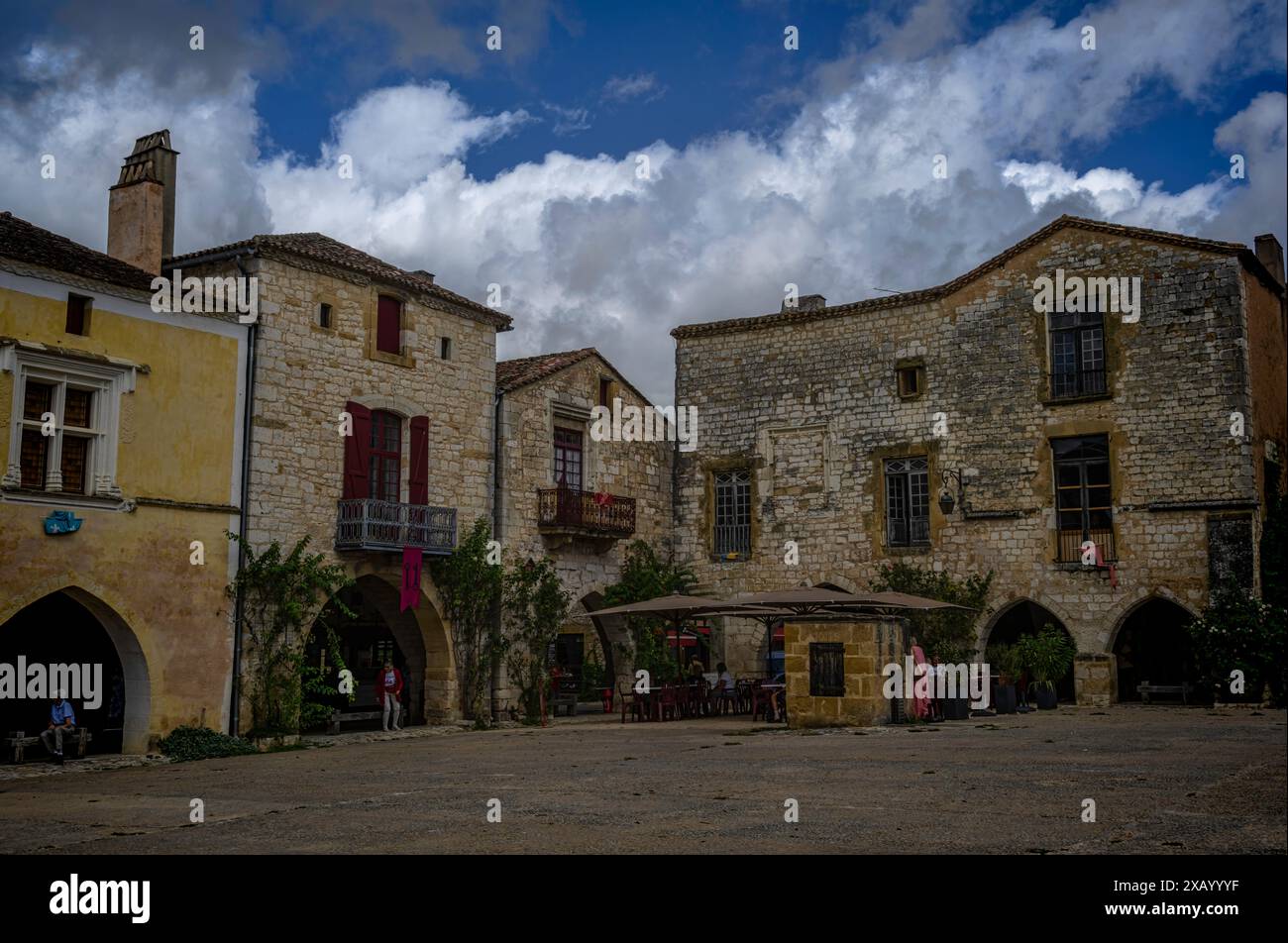 Main Square, Monpazier, Dordogne, Nouvelle Aquitaine, Frankreich. September 2022 Stockfoto