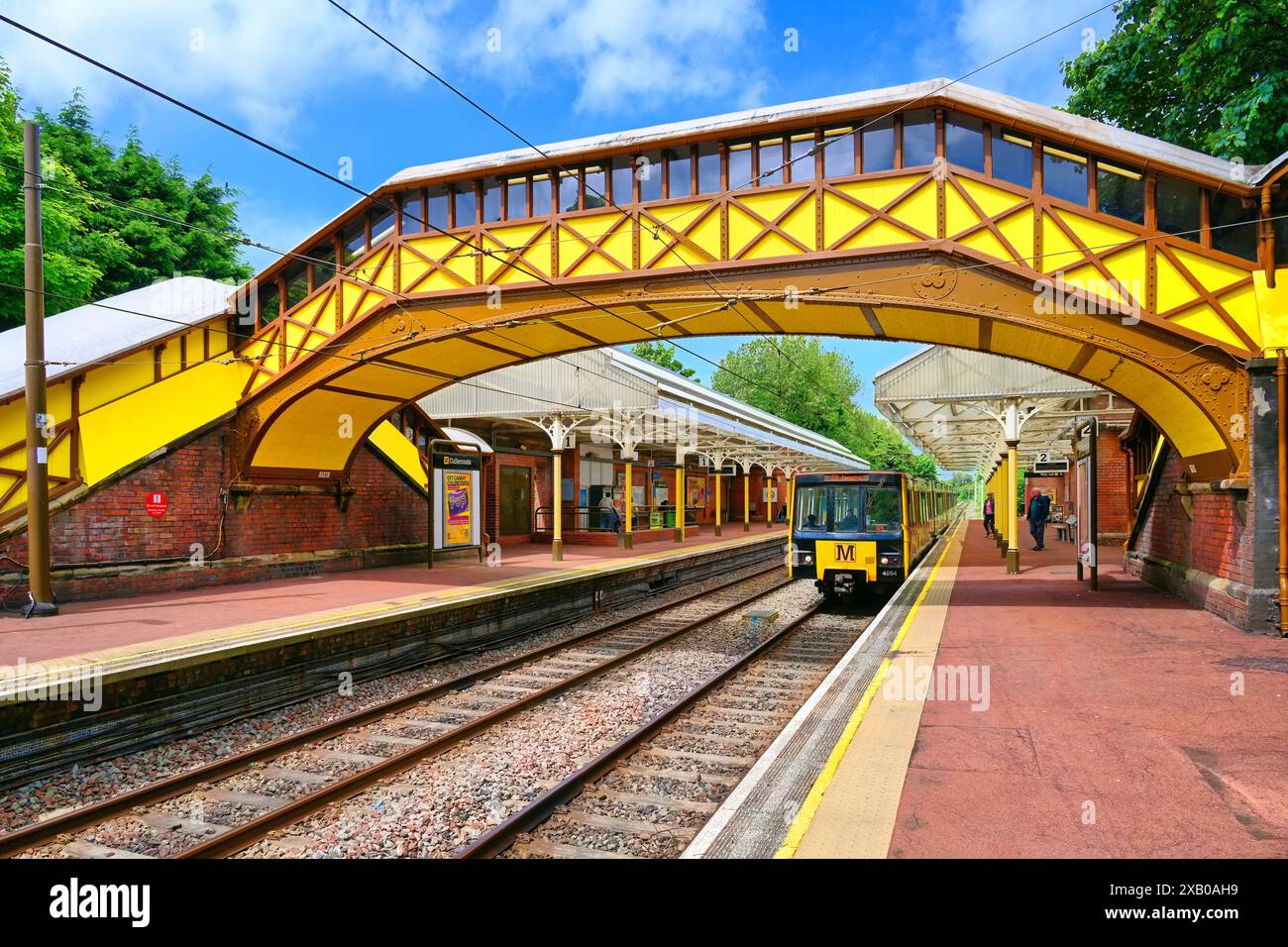 Cullercoats neu dekorierte viktorianische U-Bahn-Station auf Tyne und tragen sie mit originalen gusseisernen Stützen und Brücke Stockfoto