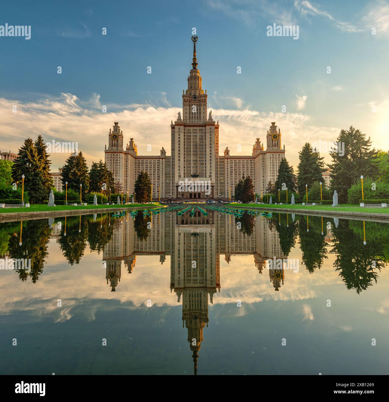 Moskau Russland, Skyline der Stadt bei Sonnenuntergang an der Moskauer Staatlichen Universität Lomonossow Stockfoto