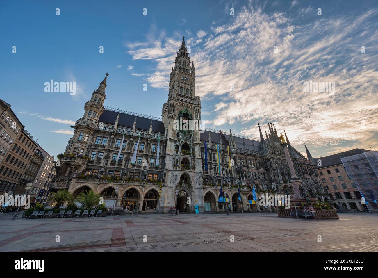 München (München) Deutschland, Sonnenaufgang in der Skyline der Stadt am Marienplatz Stockfoto