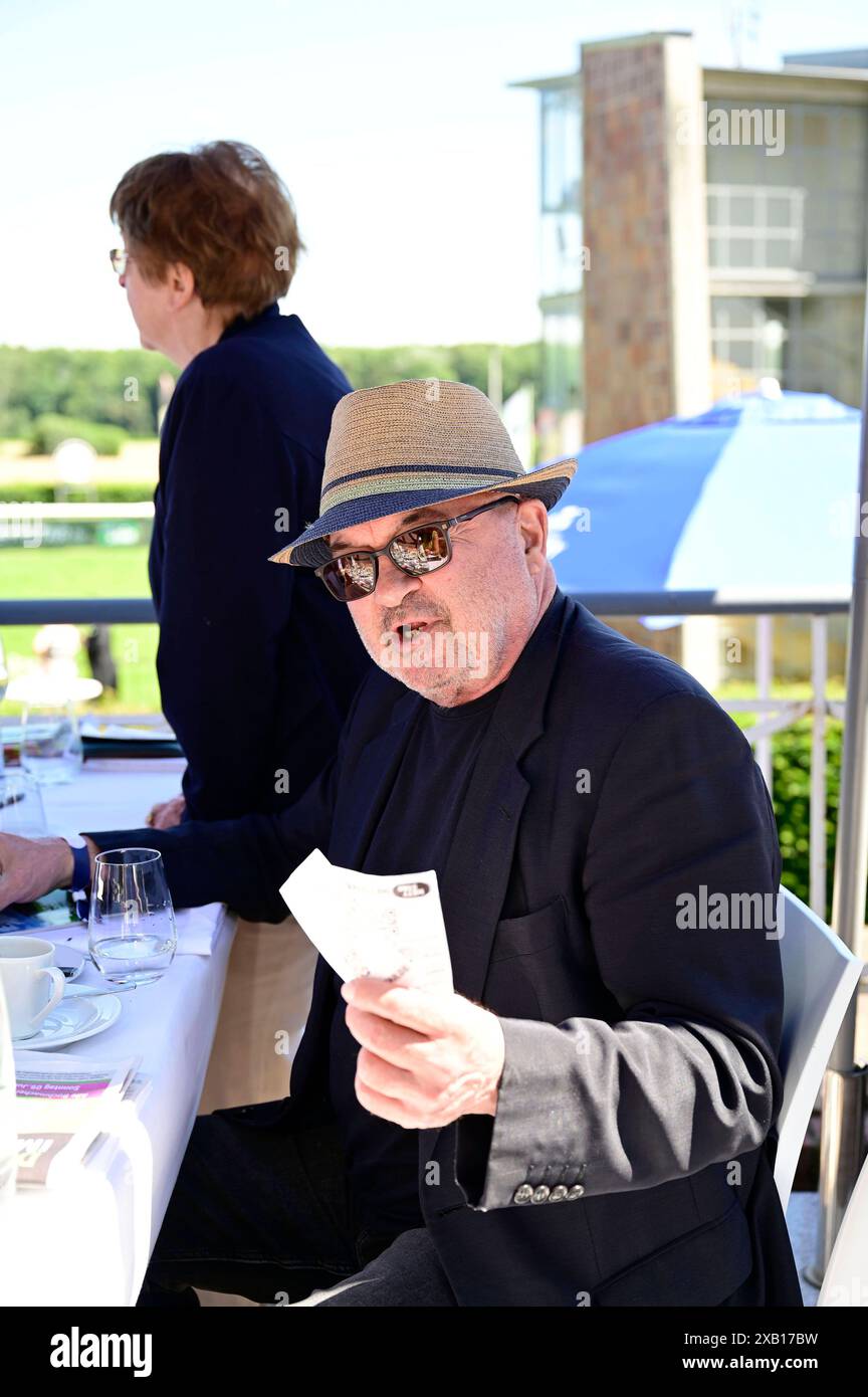 Florian Martens beim Fashion Raceday auf der Rennbahn Hoppegarten. Berlin, 09.06.2024 *** Florian Martens beim Fashion Raceday auf der Rennbahn Hoppegarten Berlin, 09 06 2024 Foto:XM.xWehnertx/xFuturexImagex Raceday 4661 Stockfoto