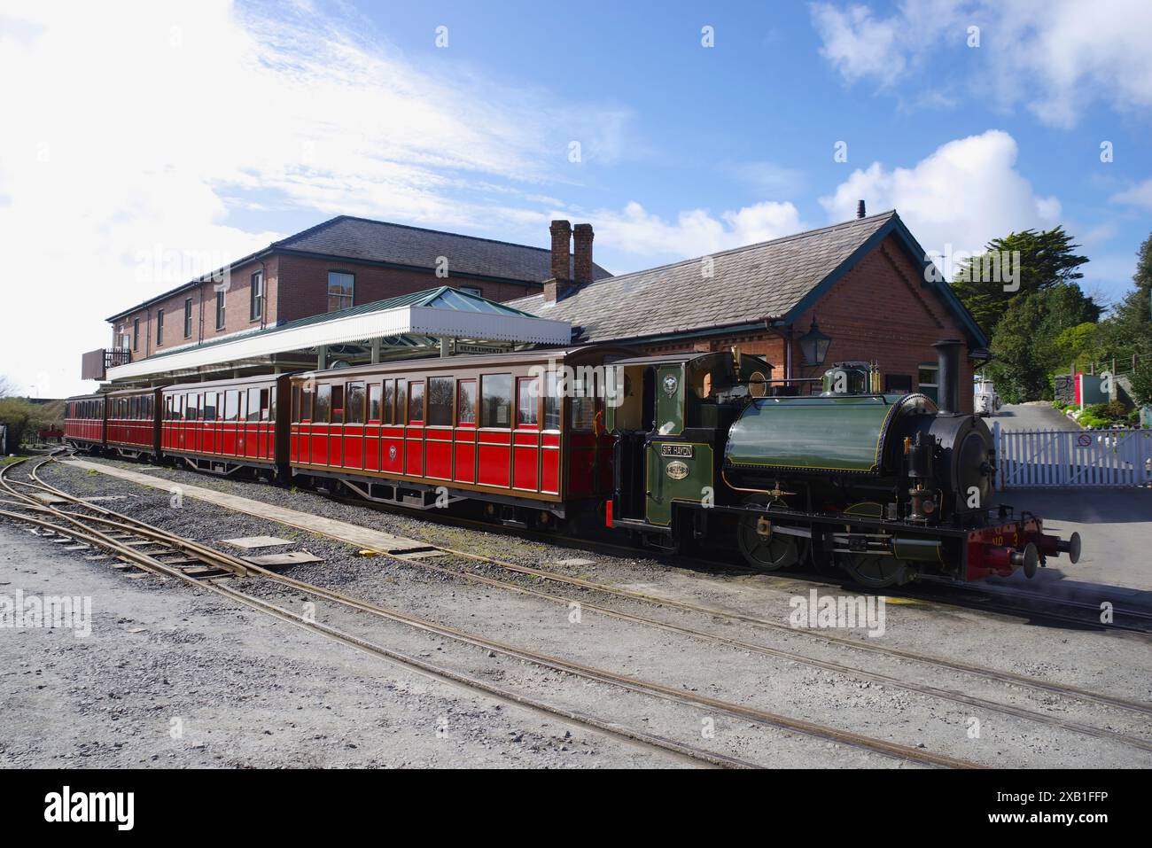 Schmalspurdampflokomotive, Tywyn Wharf Station, Tal y Llyn Railway, Nordwales, Stockfoto