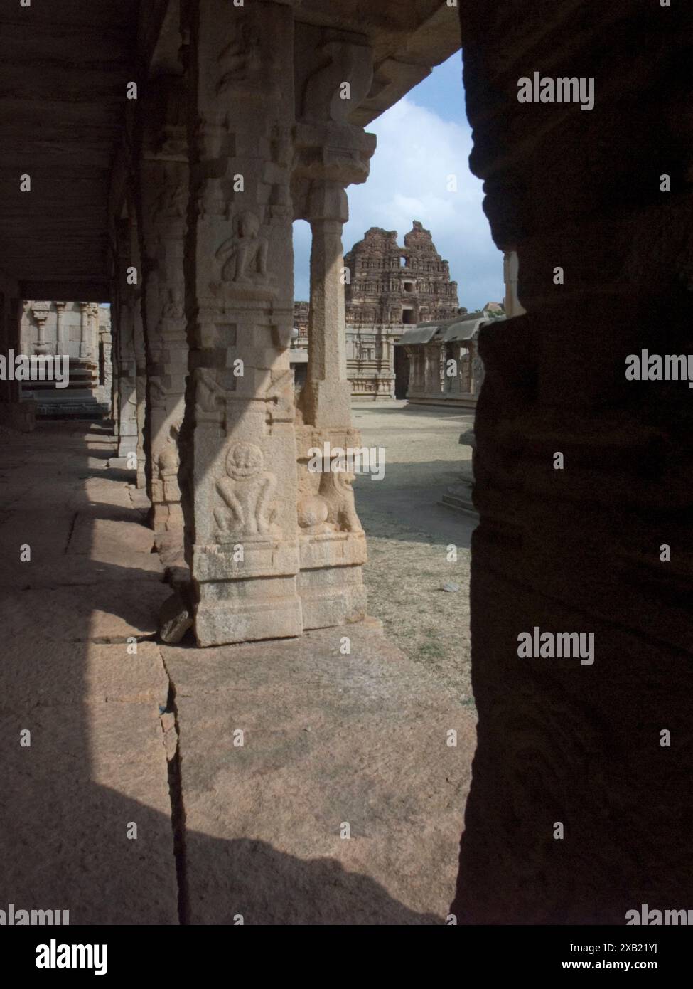 Bogengang in einem der kleineren Tempel in Indien. Stockfoto