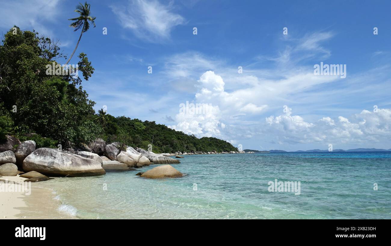 Anambas Islands Indonesia - idyllische Küste und Strandblick Stockfoto