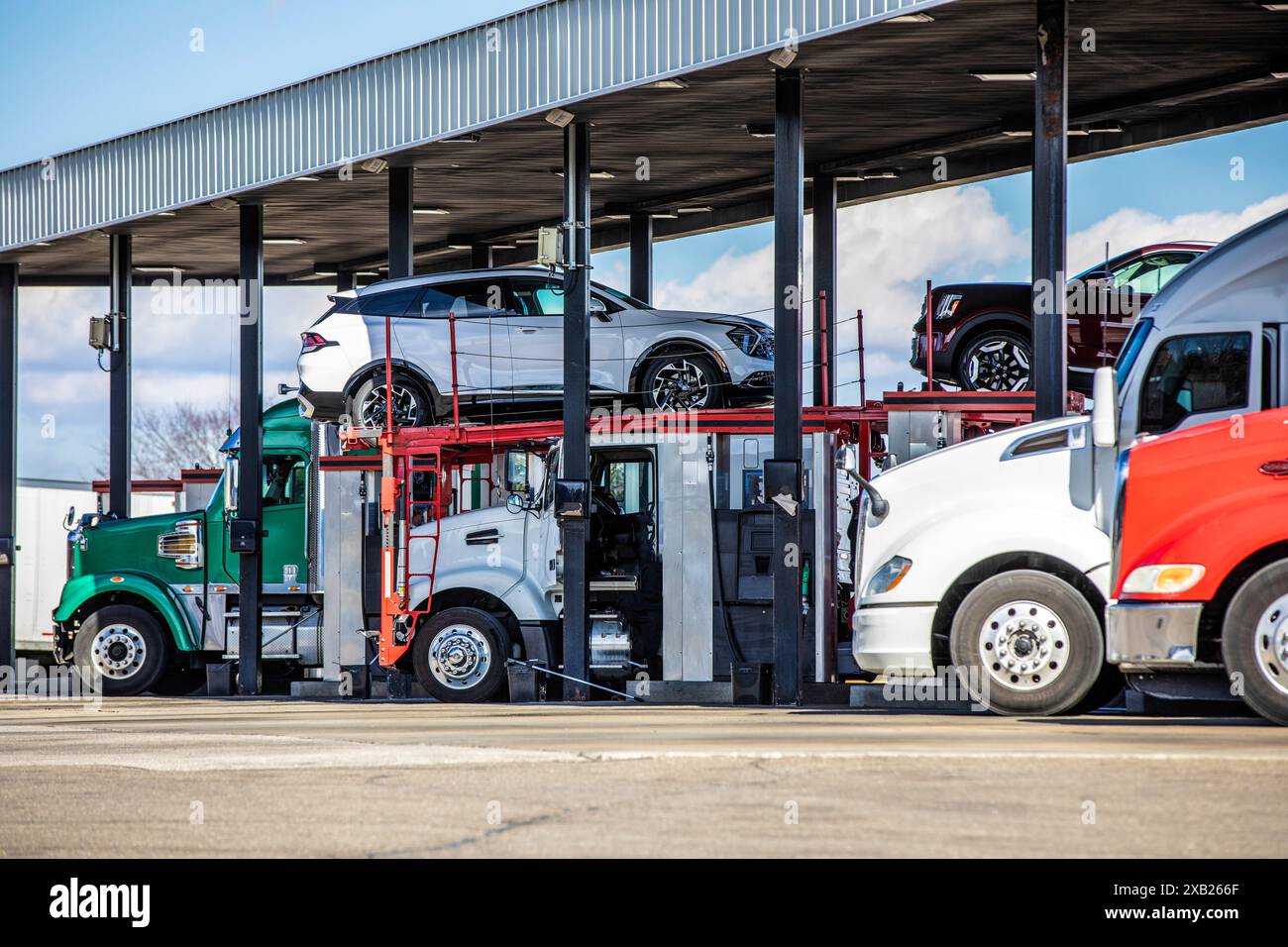 Truck Stop und Trucks in Ohio Stockfoto
