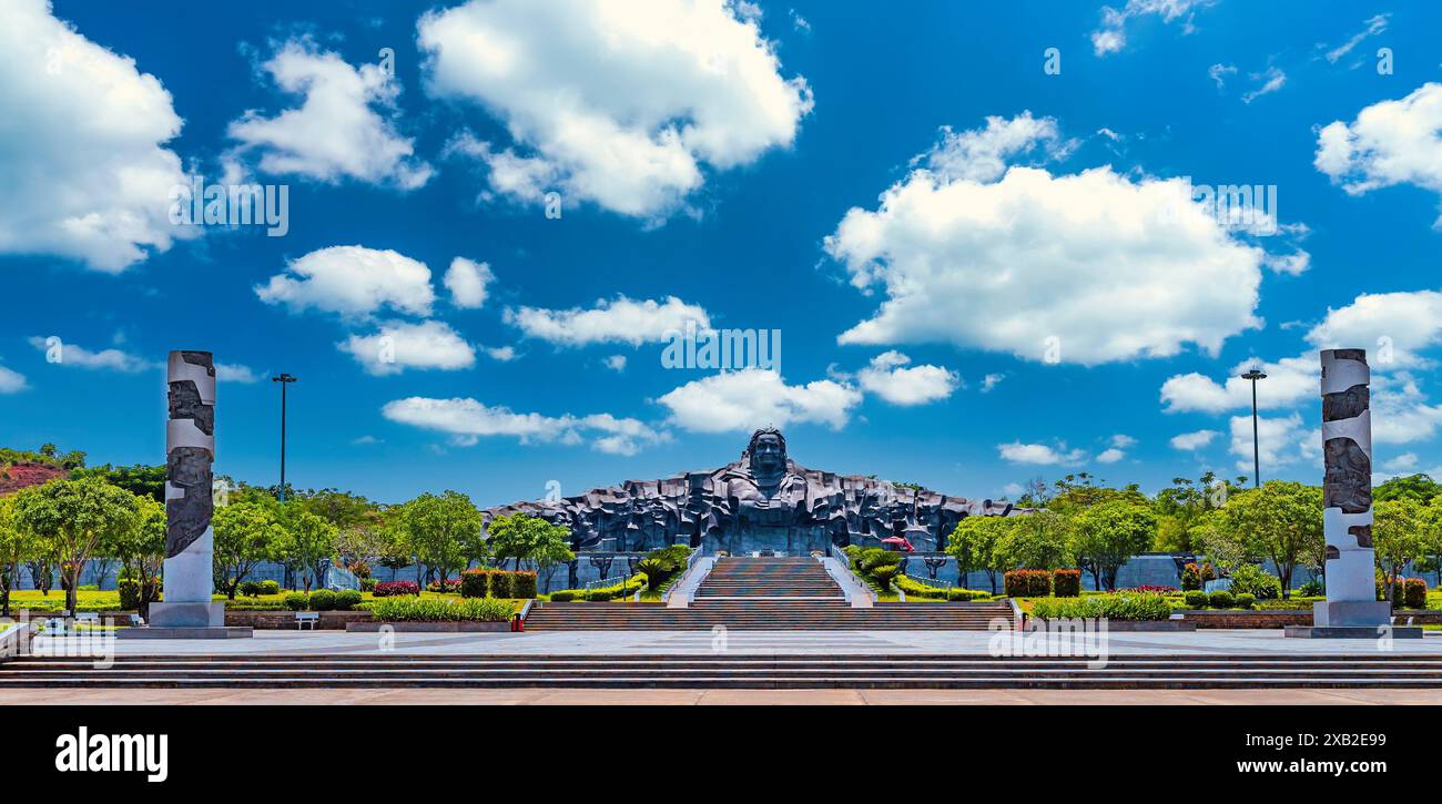 Architektonische Schönheitsstatue Frauen Vietnams größter Held, dies ist das größte Denkmal in Südostasien aus Granit 101 m lang und 18 m hoch Stockfoto