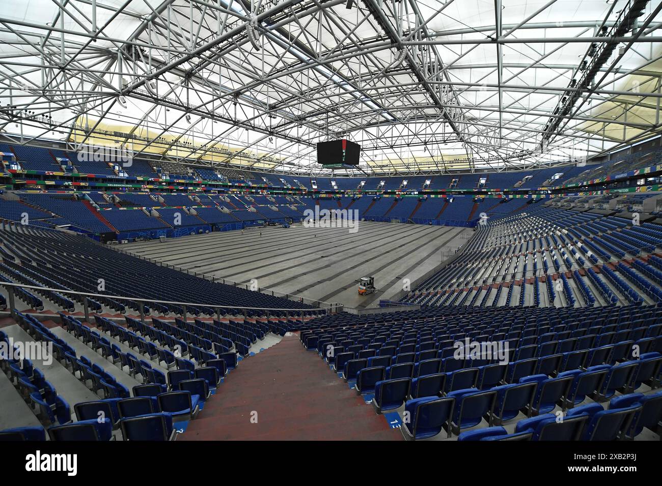 Gelsenkirchen, Deutschland. Juni 2024. UEFA EURO 2024 - Stadion Open Media Days am 10.06.2024 in der Arena AufSchalke in Gelsenkirchen Innenansicht Arena AufSchalke Foto: Revierfoto Credit: ddp Media GmbH/Alamy Live News Stockfoto