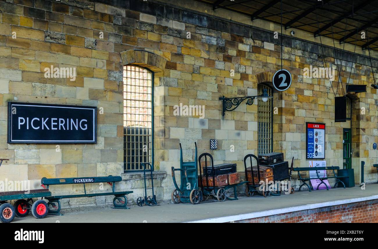 Bahnsteig 2 am Bahnhof Pickering in North Yorkshire, England, Großbritannien. Stockfoto