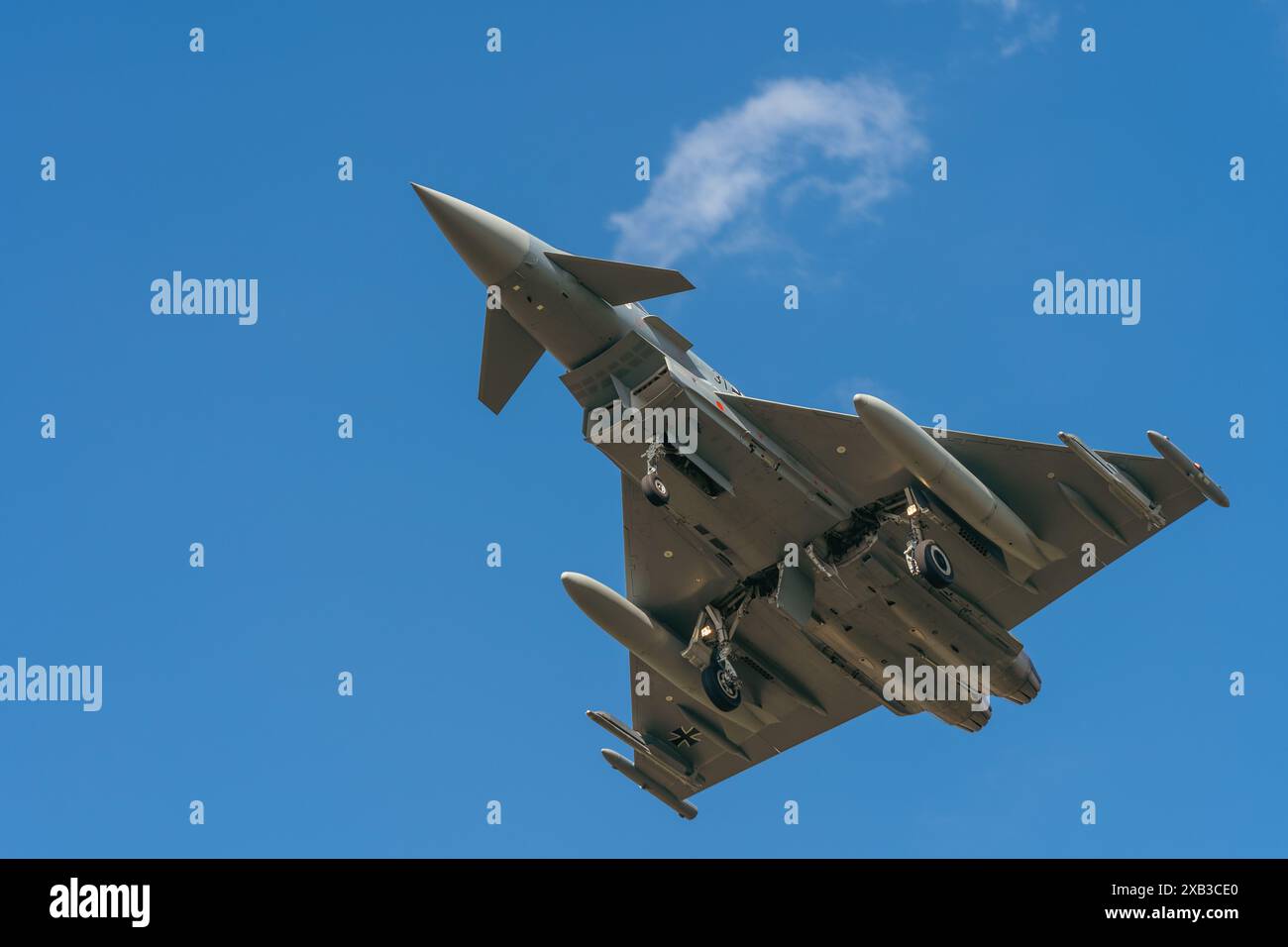 Deutscher Eurofighter Taifun (EF2000) bei Landeanflug auf den Luftwaffenstützpunkt Ramstein während NATO-Übung, 6. Juni 2024 Stockfoto