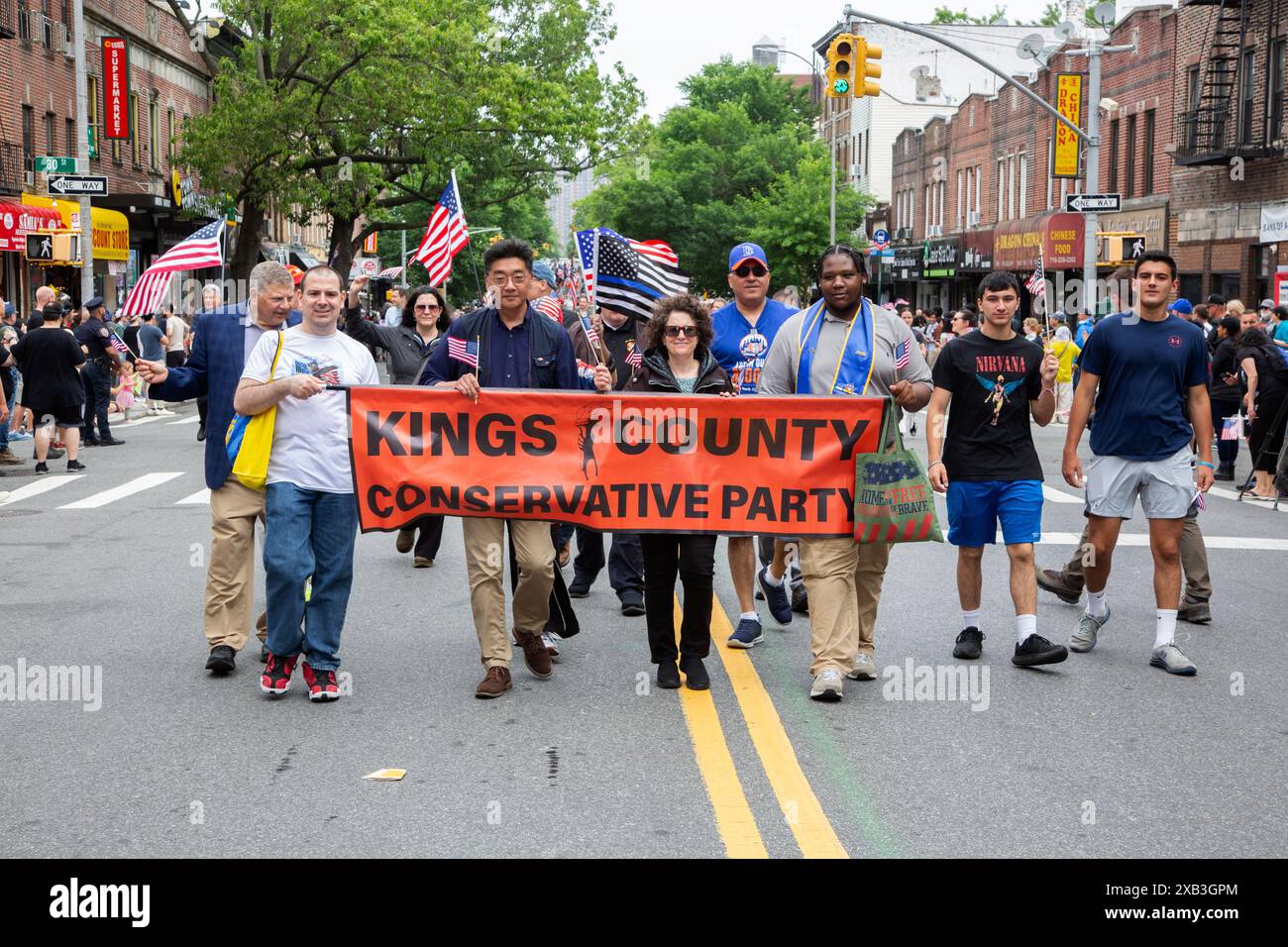 157. Memorial Day Parade am 27. Mai 2024 IN BAY RIDGE, BROOKLYN, NEW YORK. Mitglieder der Kings County Conservative Party marschieren zur Parade. Stockfoto