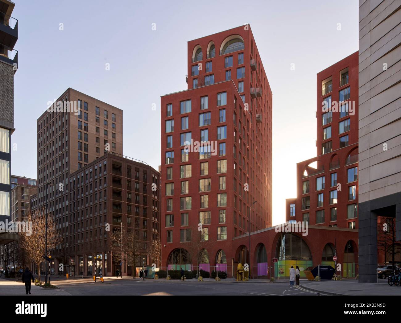 Cadence-Gebäudebereich von Norden. Cadence - King's Cross, London, Großbritannien. Architekt: Alison Brooks Architects Ltd, 2022. Stockfoto