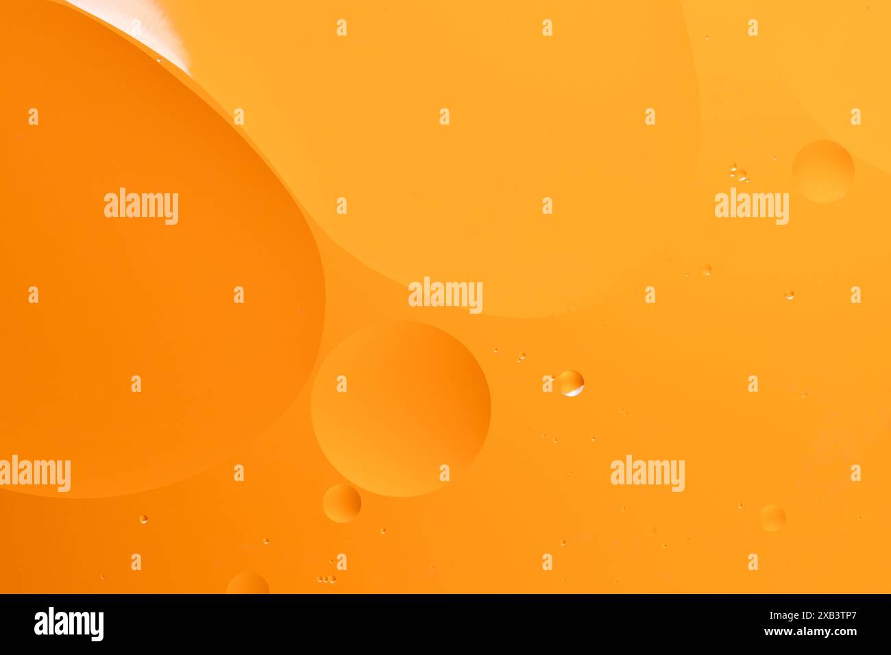 Abstraktes Bild mit glatten Verläufen und orangefarbener Farbpalette Stockfoto