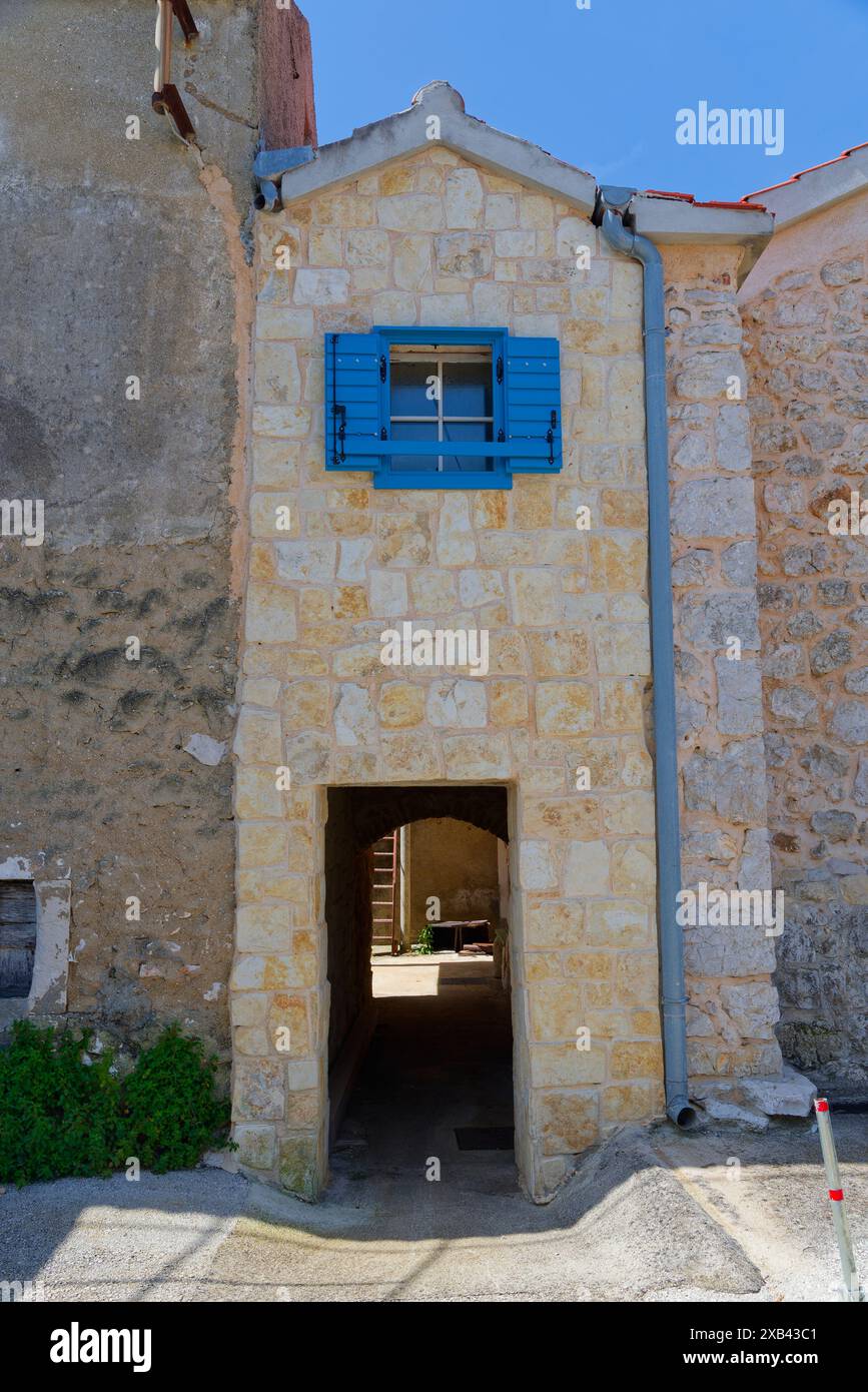 Der kleine Hafen im Dorf privlaka nördlich der Stadt zadar an der dalmatinischen Küste an der adria Stockfoto