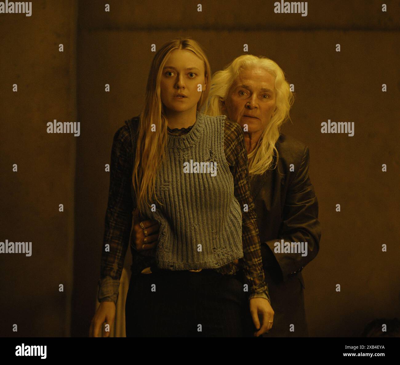 Die Watchers Dakota Fanning & Olwen Fouere Stockfoto