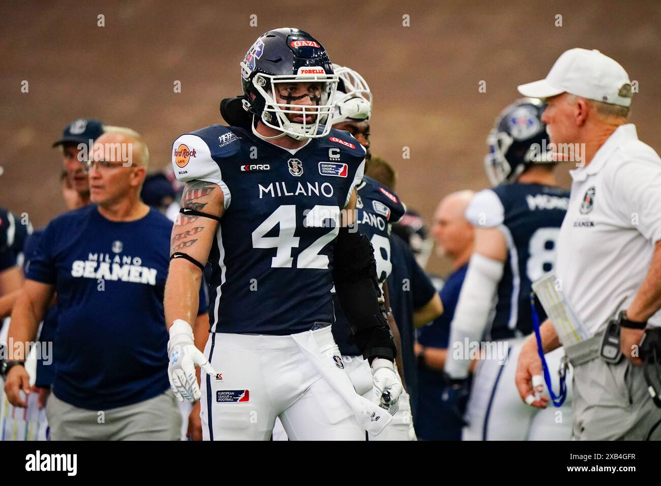 Linebacker #42 ZACH BLAIR (Milano Seamen) während des Spiels zwischen Milano Seamen und Helvetischen Söldnern, Woche 3 der elf - European League of Football, im Vigorelli-Stadion in Mailand am 8. Juni 2024. Quelle: Luca Rossini/E-Mage/Alamy Live News Stockfoto