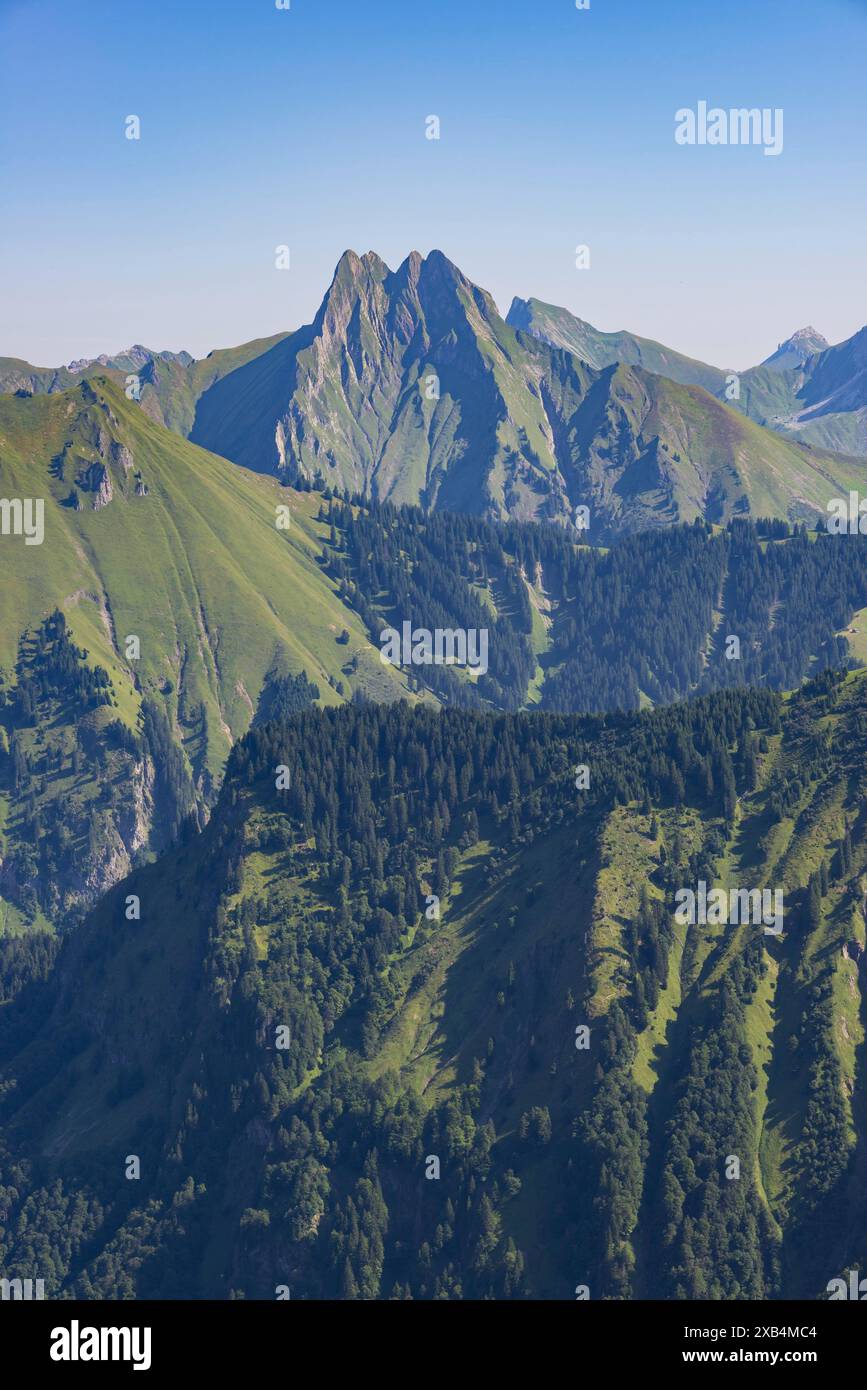 Panorama von Wildengundkopf, 2238m bis Hoefats 2259m, Allgaeu Alpen, Allgaeu, Bayern, Deutschland Stockfoto