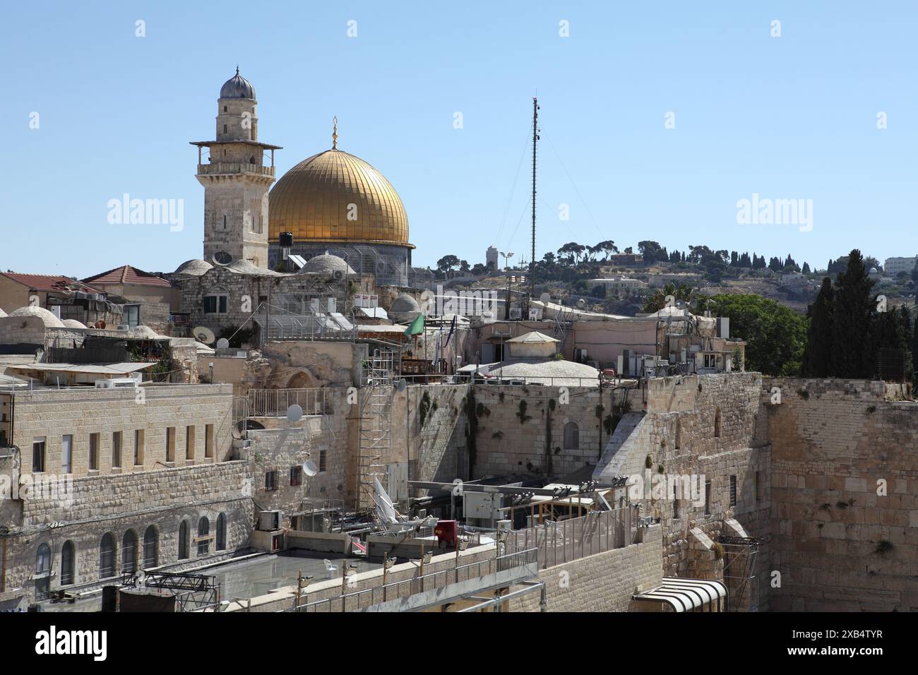 Die goldene Felsenkuppel auf dem Tempelberg oder Moriah, wo Isaak gebunden wurde und der jüdische Tempel stand, Jerusalem Old City. Stockfoto