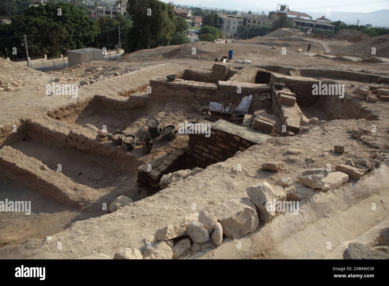 Palast vor dem Wiederaufbau und möglicherweise ein Tempel aus der frühen Bronzezeit III oder vor 4500 Jahren auf Tel Jericho oder Tel es-Sultan, Jericho, Westjordanland. Stockfoto