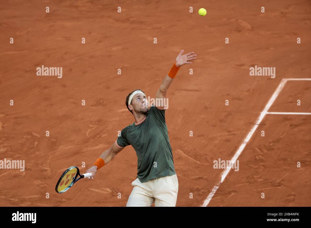 Casper Ruud von Norwegen während des Halbfinales gegen Alexander Zverev von Deutschland am 12. Tag der French Open 2024, Roland-Garros 2024, Grand Slam Tennis Turnier am 7. Juni 2024 im Roland-Garros Stadion in Paris Stockfoto