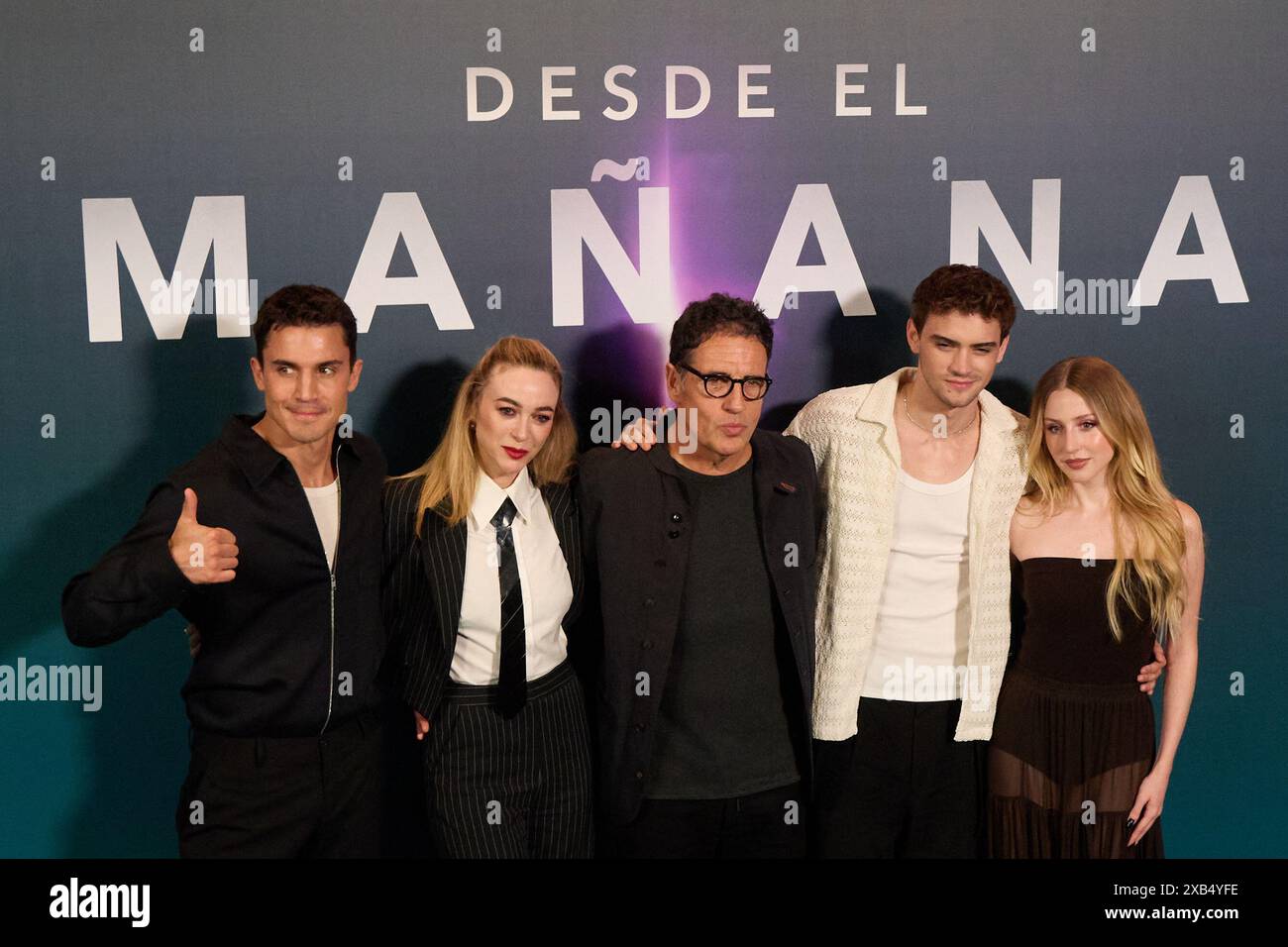 Alex Gonzalez, Marta Hazas, Daniel Ecija, Gabriel Guevara und Denisse Pena nehmen am 6. Oktober 2024 am Fotoruf der neuen Disney-Serie Desde el Manana in Madrid Teil. (Foto: Hazhard Espinoza Vallejos/NurPhoto) Credit: NurPhoto SRL/Alamy Live News Stockfoto