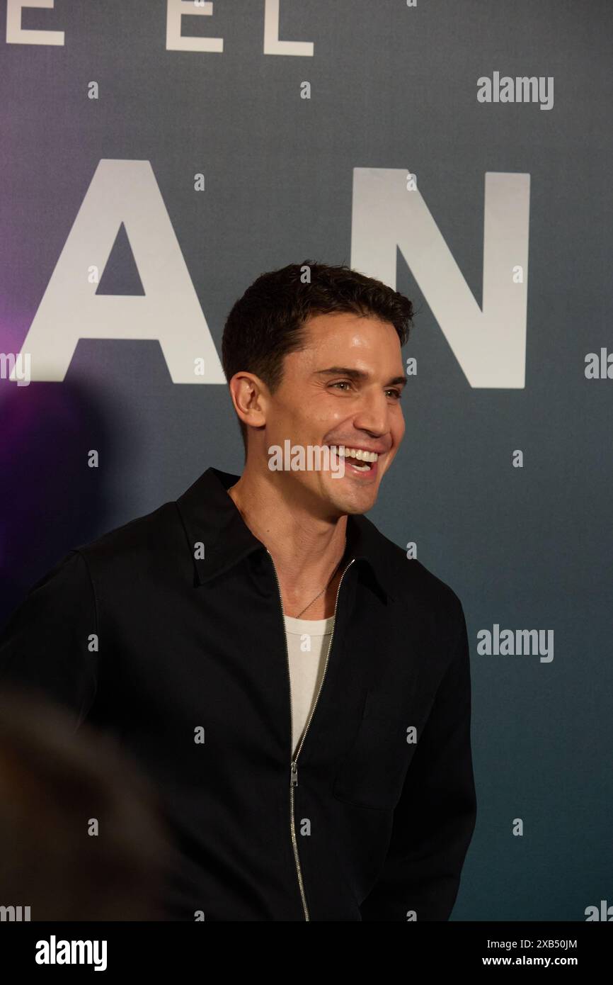 Alex Gonzalez nimmt am 6. Oktober 2024 am Fotoruf der neuen Disney-Serie „Desde el Manana“ in Madrid Teil. (Foto: Hazhard Espinoza Vallejos/NurPhoto) Credit: NurPhoto SRL/Alamy Live News Stockfoto