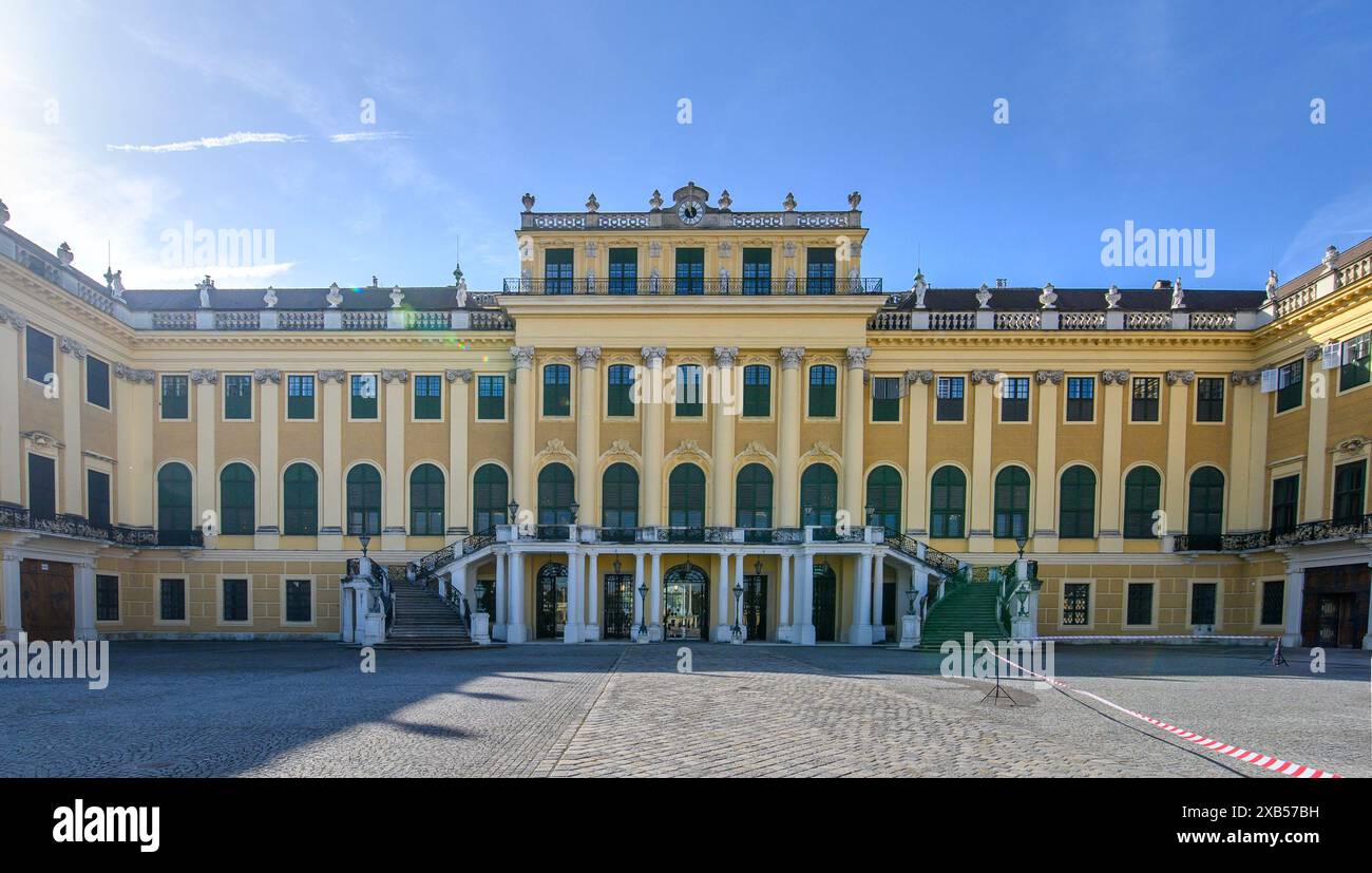Wien, Österreich. Schloss Schönbrunn oder Schloss Schönbrunn in Wien, ist eine kaiserliche Sommerresidenz Stockfoto