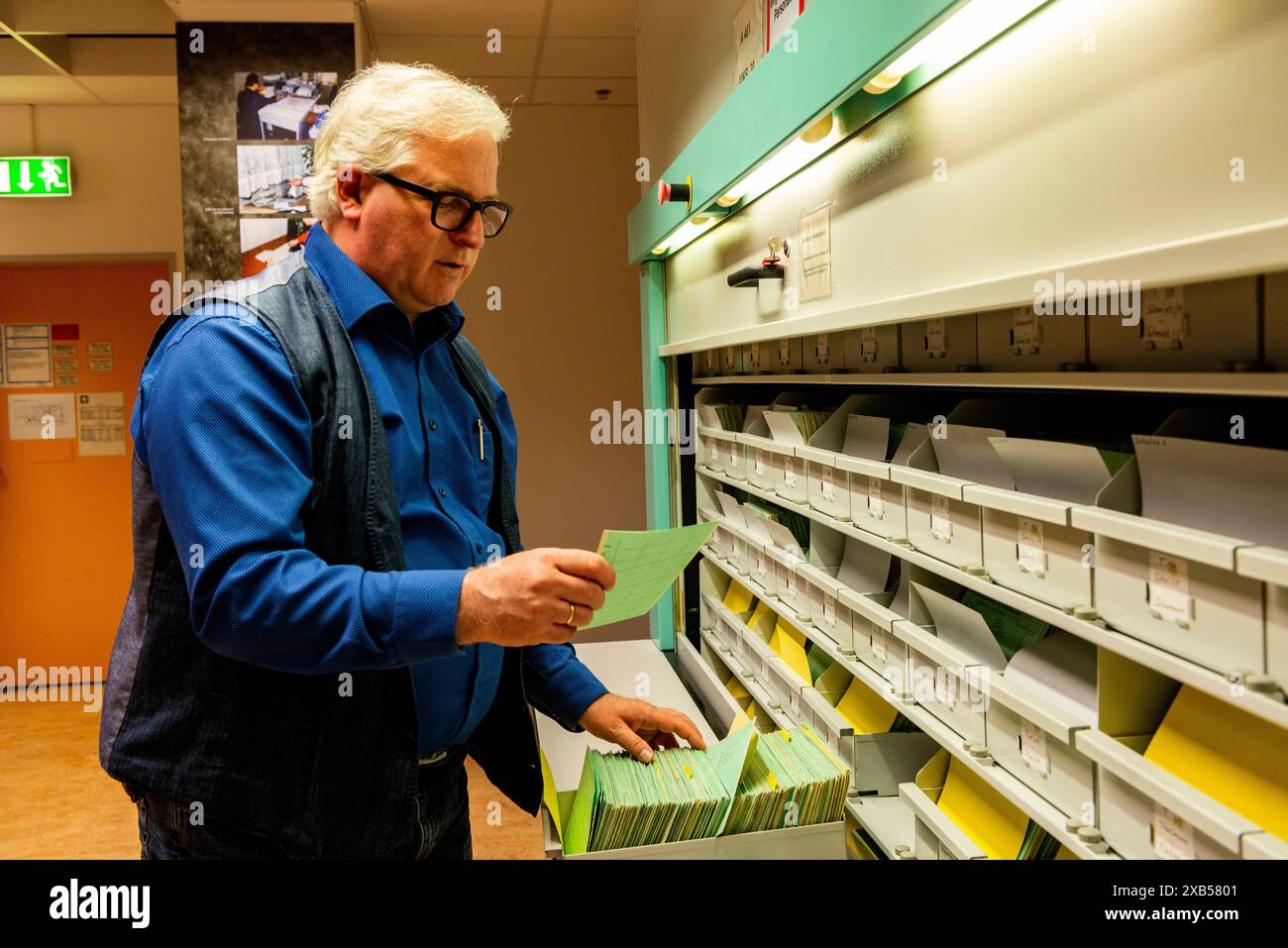 Rund 30 Jahre nach dem Fall der Berliner Mauer werden die Archive des ehemaligen Stasi-Nachrichtendienstes, damals Teil des MfS, weiterhin von Bundesbehörden aufbewahrt und aufgenommen. Berlin, Deutschland. MRYES Berlin das Stasi Archiv Berlin Deutschland Copyright: XGuidoxKoppesxPhotox Stockfoto