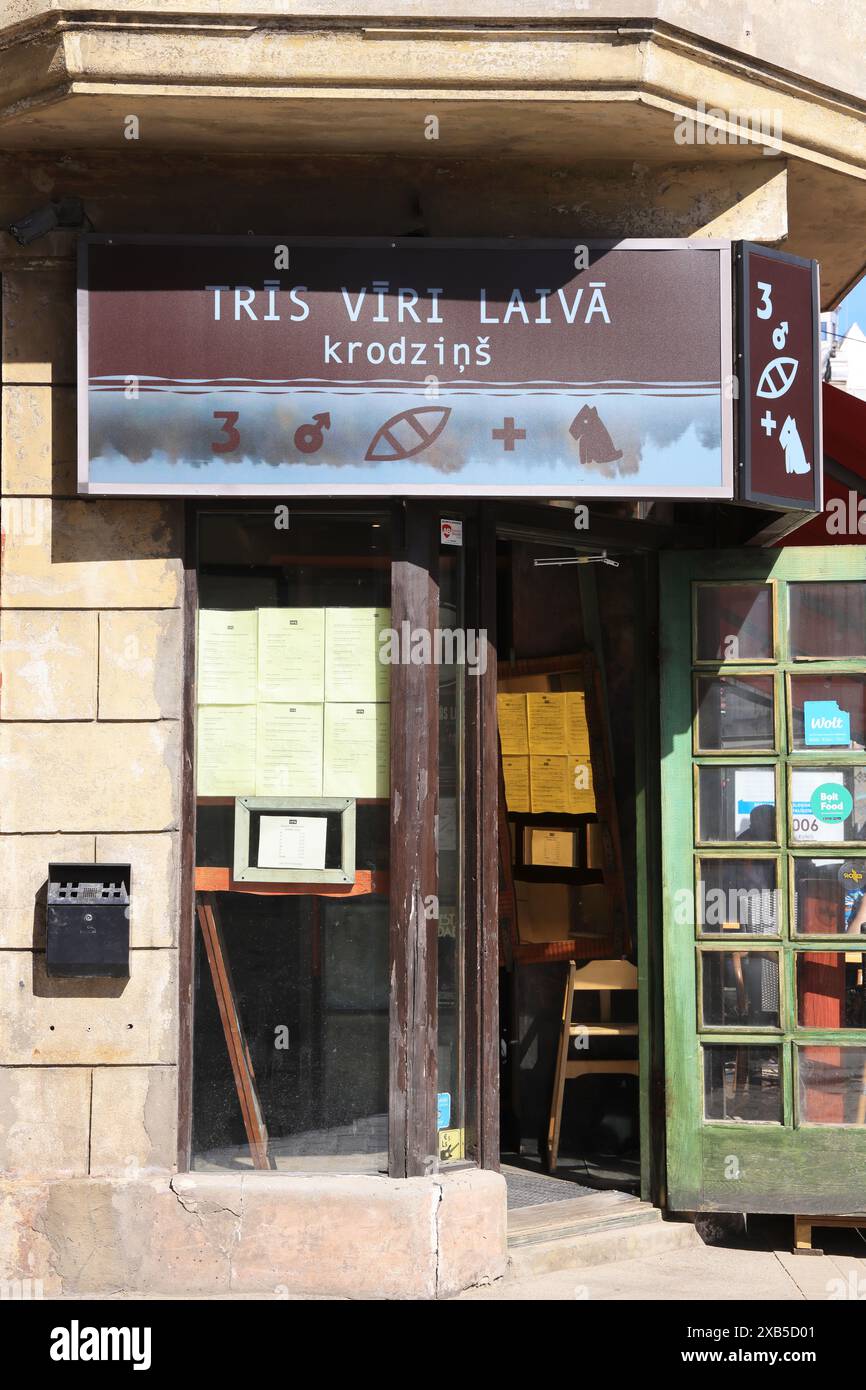 Rigas Künstlerviertel und Hipster-Viertel in der Miera Street, einem charmanten, Retro- und Kunstviertel mit Cafés und Boutiquen in Lettland. Stockfoto