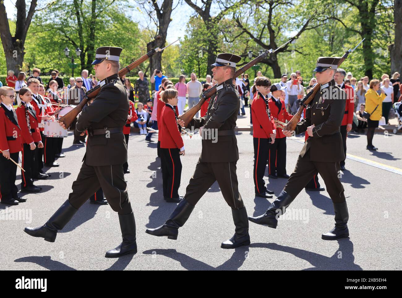 Am 4. Mai 1990 verkündete Lettland seine Unabhängigkeit von der UdSSR nach Jahrzehnten der sowjetischen Besatzung, und dieses Datum wird immer gefeiert. Stockfoto