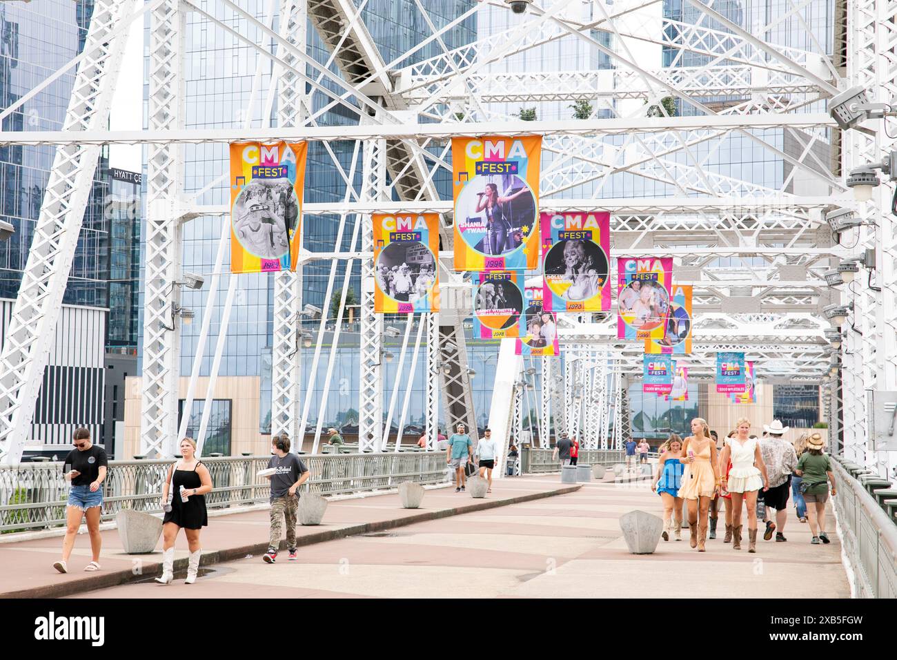 Nashville, USA. Juni 2024. Das CMA fest begrüßt am Wochenende Tausende Country-Fans in der Innenstadt von Nashville. Quelle: Kindell Buchanan/Alamy Live News Stockfoto
