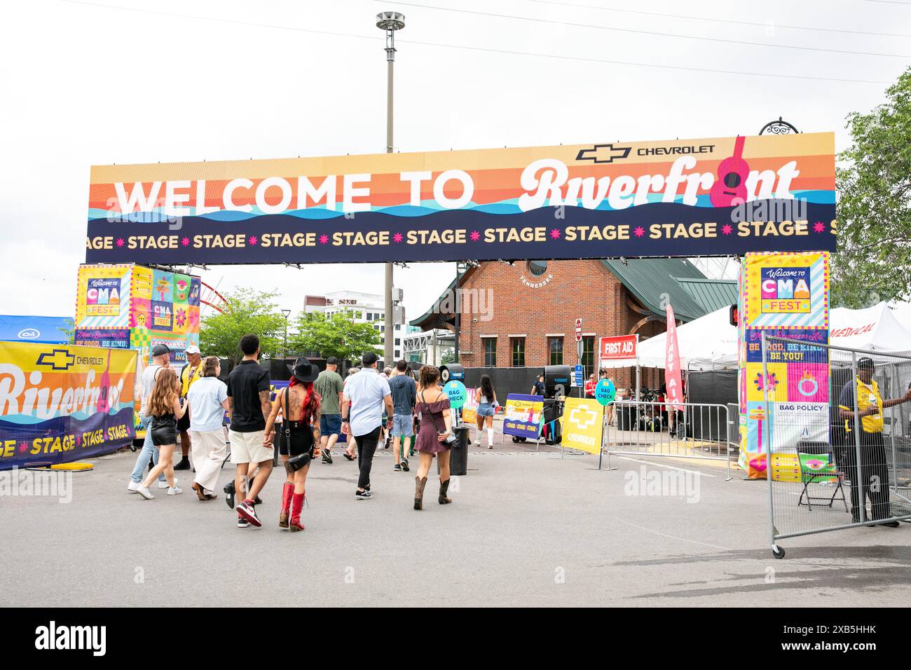 Nashville, USA. Juni 2024. Das CMA fest begrüßt am Wochenende Tausende Country-Fans in der Innenstadt von Nashville. Quelle: Kindell Buchanan/Alamy Live News Stockfoto