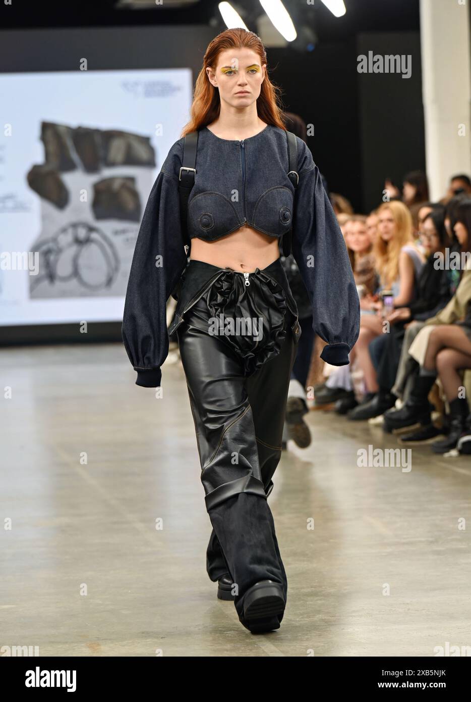 Einzelausstellung: Liverpool John Moores University und London College for Design & Fashion, Vietnam Catwalk Credit: Siehe Li/Picture Capital/Alamy Live News Stockfoto