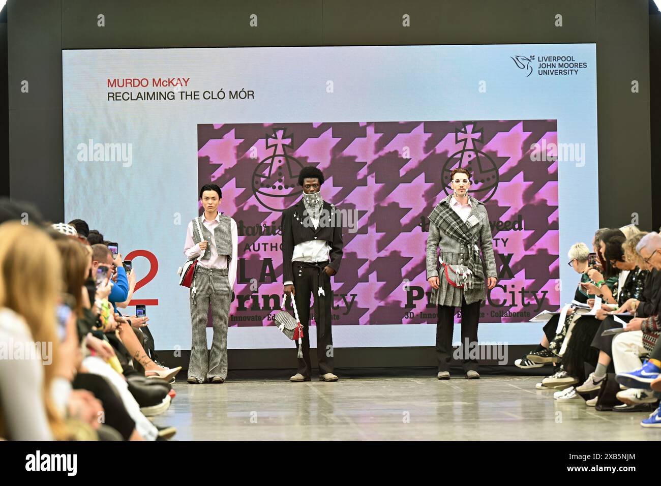 Einzelausstellung: Liverpool John Moores University und London College for Design & Fashion, Vietnam Catwalk Credit: Siehe Li/Picture Capital/Alamy Live News Stockfoto