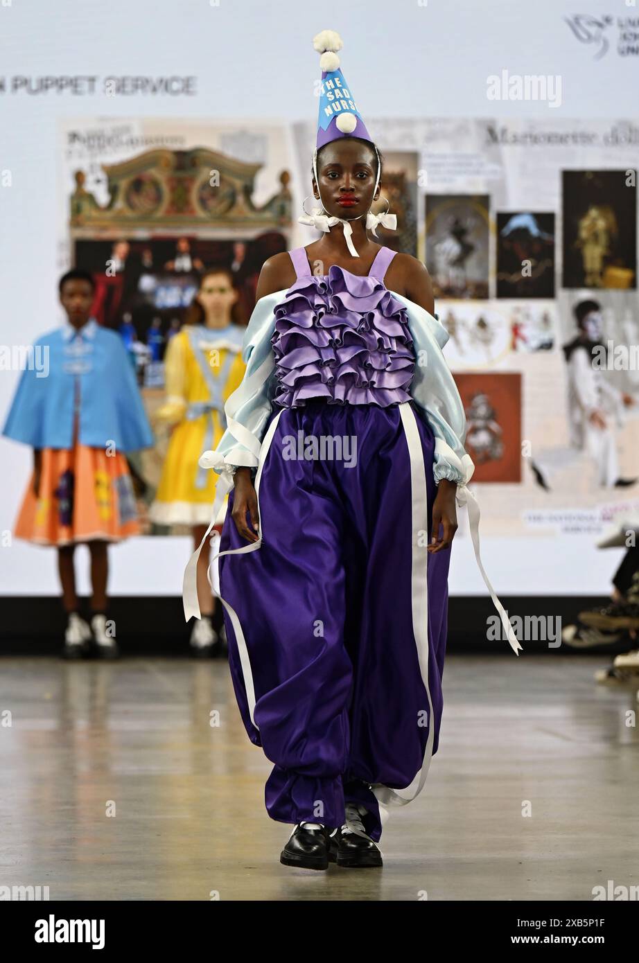 Einzelausstellung: Liverpool John Moores University und London College for Design & Fashion, Vietnam Catwalk Credit: Siehe Li/Picture Capital/Alamy Live News Stockfoto