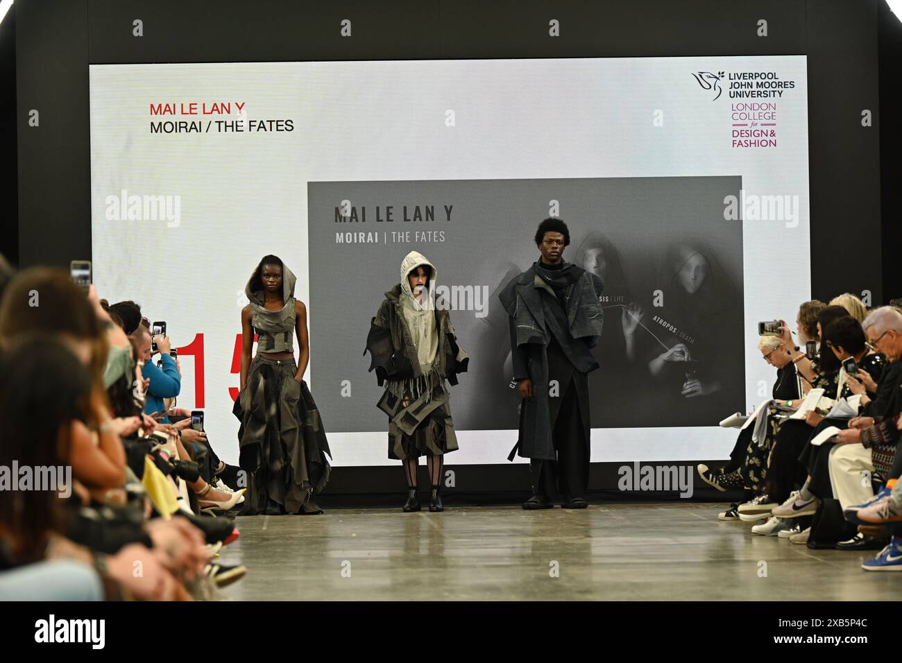 Einzelausstellung: Liverpool John Moores University und London College for Design & Fashion, Vietnam Catwalk Credit: Siehe Li/Picture Capital/Alamy Live News Stockfoto