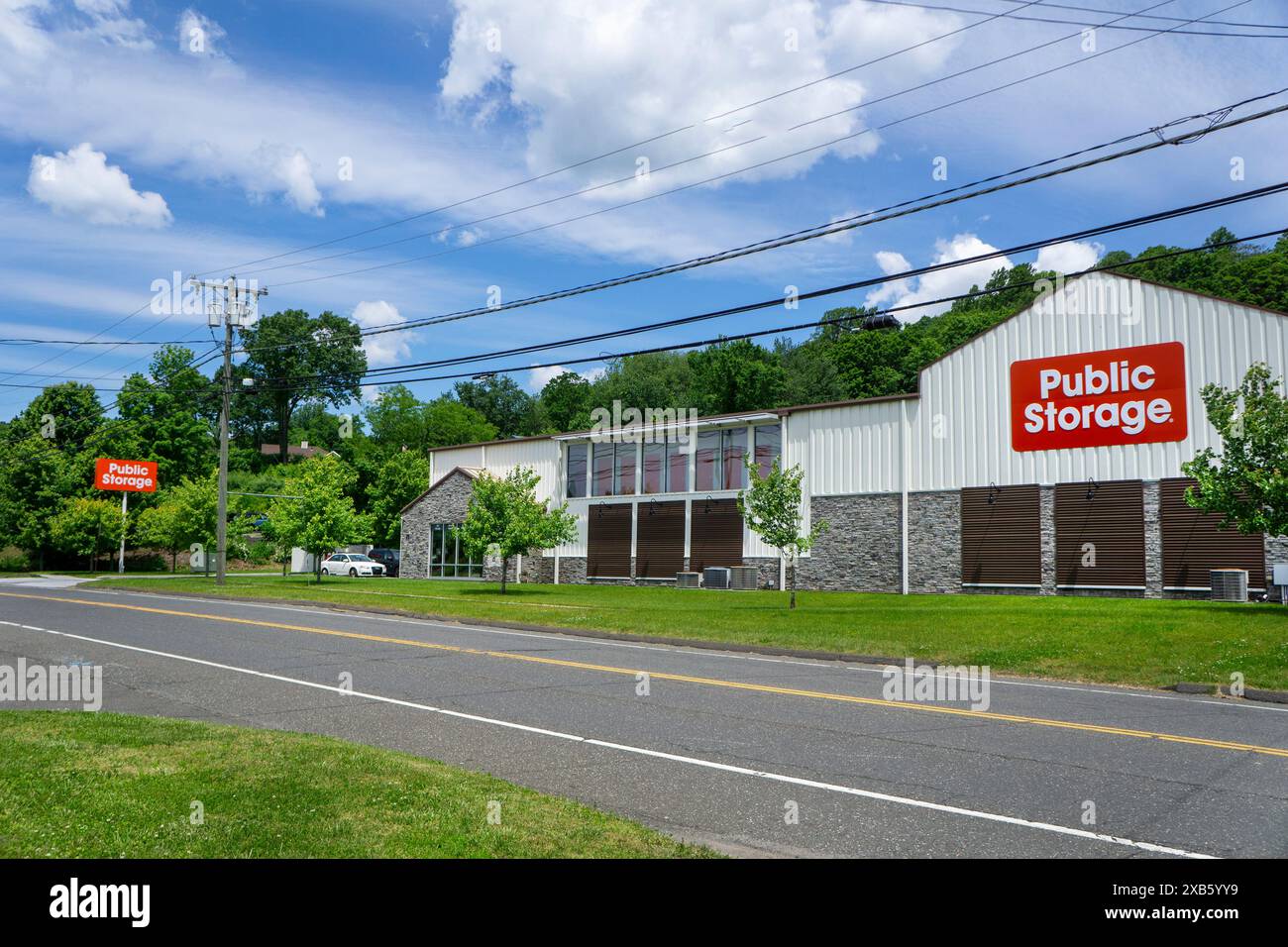 Öffentliches Lager, Selbstlager, Außengebäude, Danbury, Connecticut, USA Stockfoto