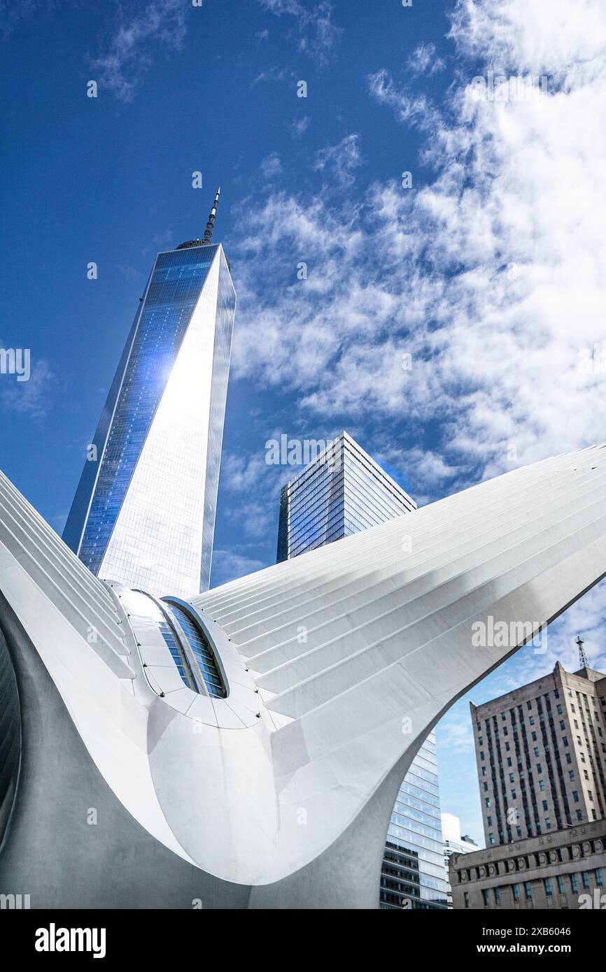 Oculus Transportation Hub und One World Trade Center, Financial District, New York City, New York, USA Stockfoto