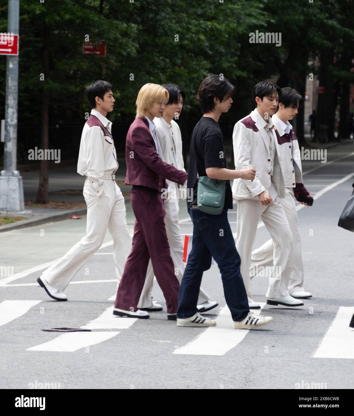 New York, NY. Juni 2024. K-Pop Group P1Harmony tourt nach dem Ball-Auftritt des Gouverneurs durch den Washington Square Park. Quelle: John Garry/Alamy Live News Stockfoto