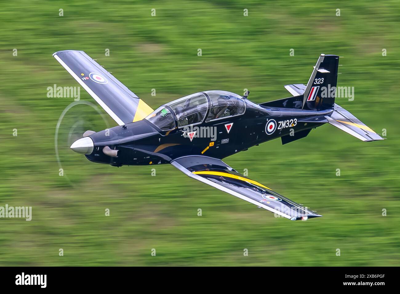Beechcraft Texan T MK1 (Texan T1) fliegt durch die Machschleife Stockfoto