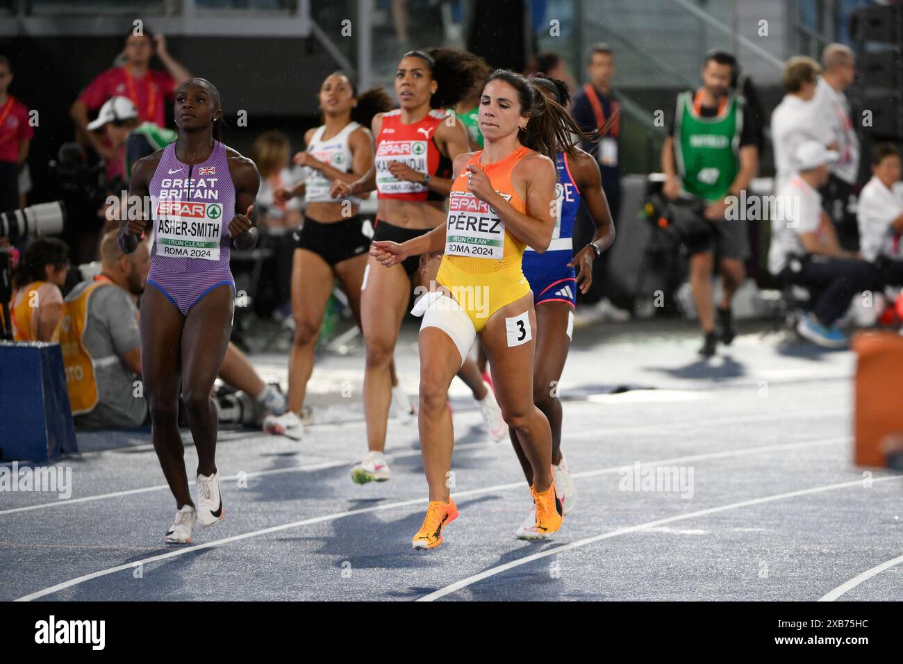 Rom, Italien. Juni 2024. Maria Isabel Perez und Dina Asher Smith Qualifying für Frauen über 100 m während des 3. Tages der European Athletics 9. Juni 2024 im Olympiastadion in Rom Credit: Independent Photo Agency/Alamy Live News Stockfoto